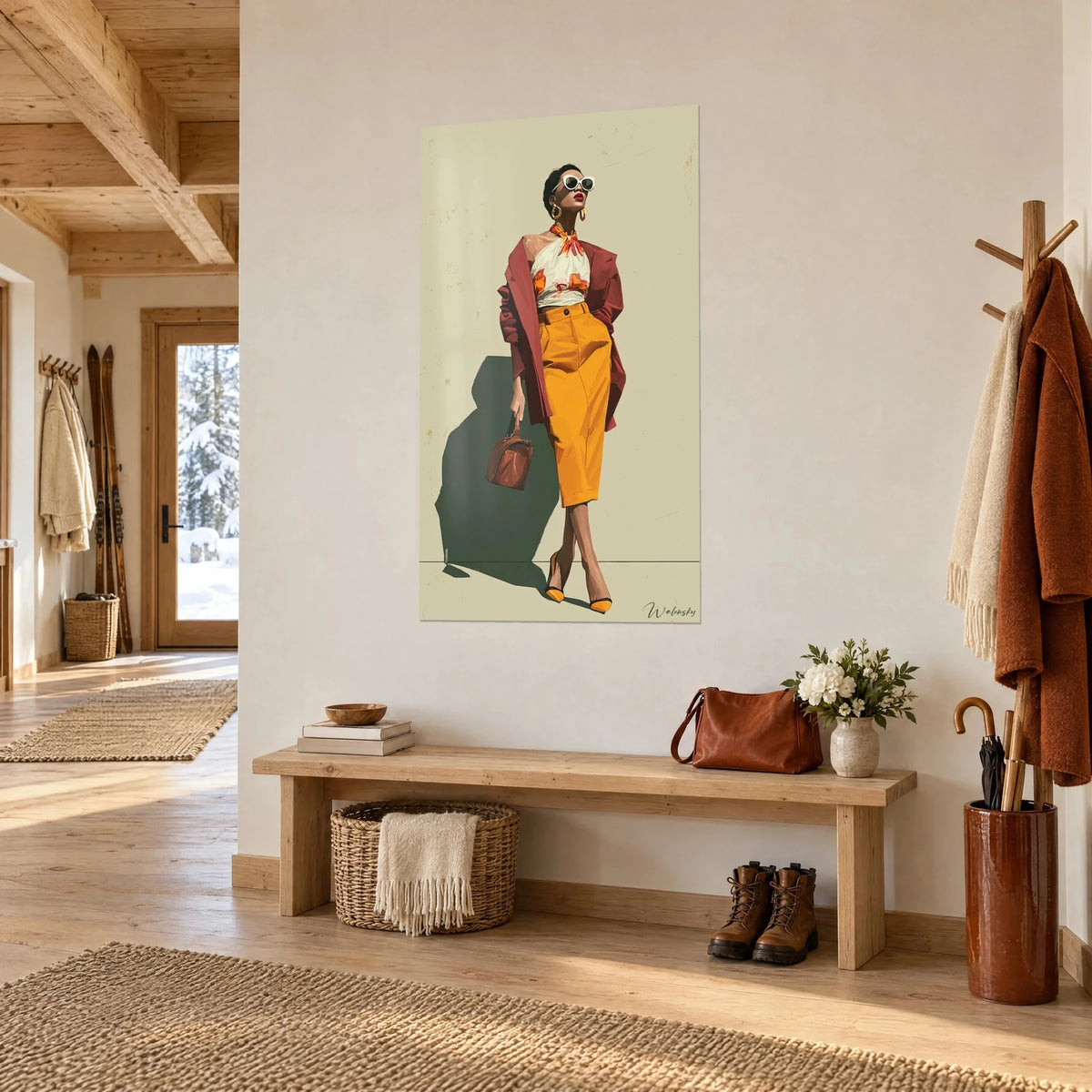 Quadro di una modella vintage con borsa cognac e décolleté zafferano, ombra verde su fondo sabbia, ingresso di uno chalet in legno chiaro