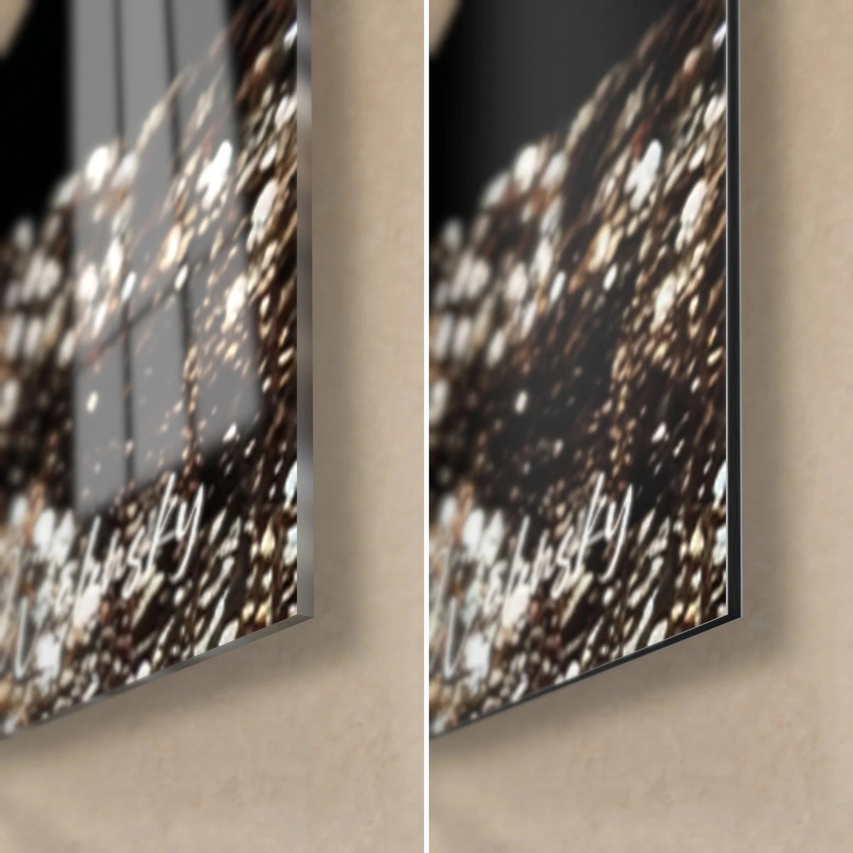 Tableau visage de mode, coin bas droit : verre brillant à gauche, alu Dibond mat beige à droite, tranche noire de 3 mm