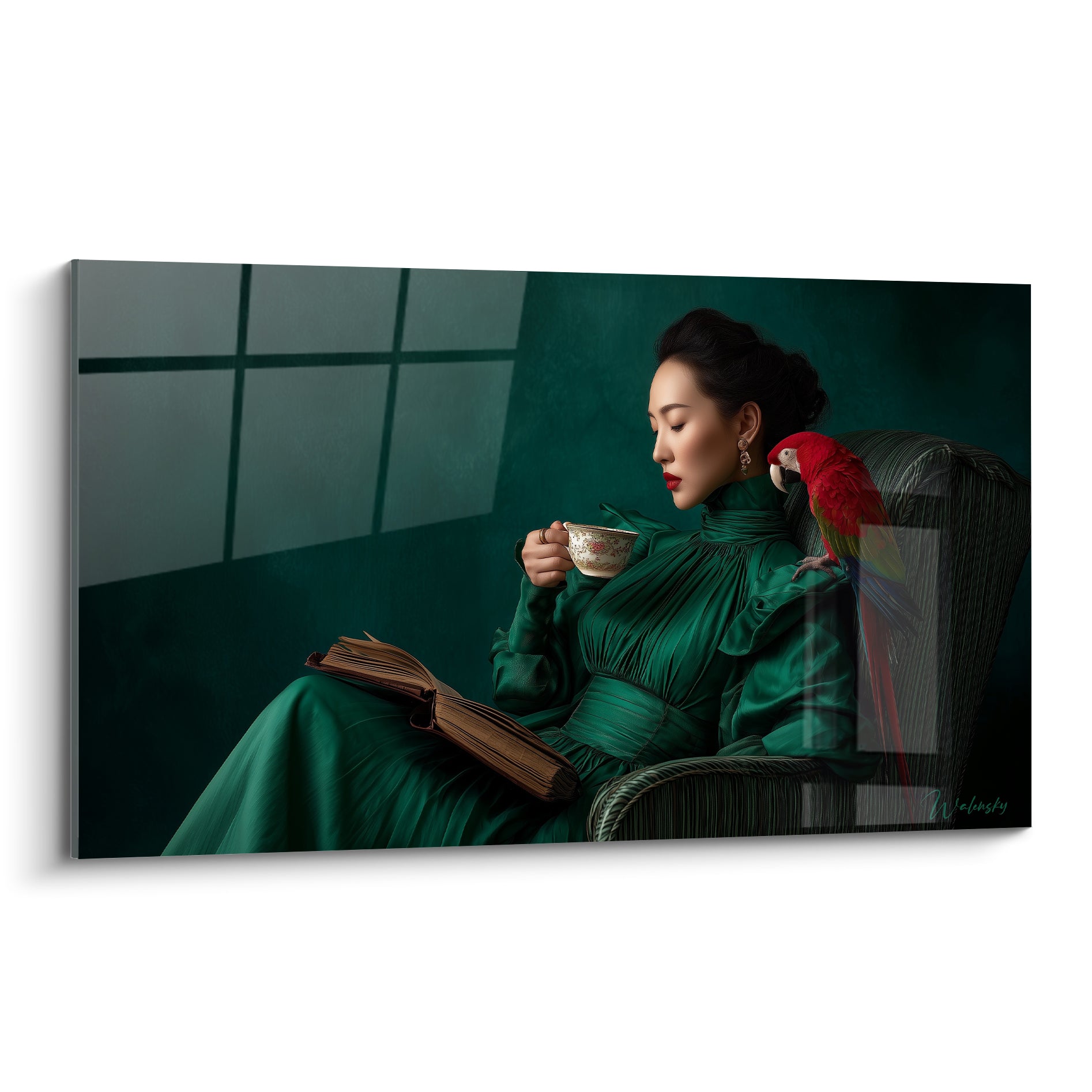 Femme en robe vert émeraude buvant du thé avec un perroquet rouge sur l'épaule, style Mode vintage