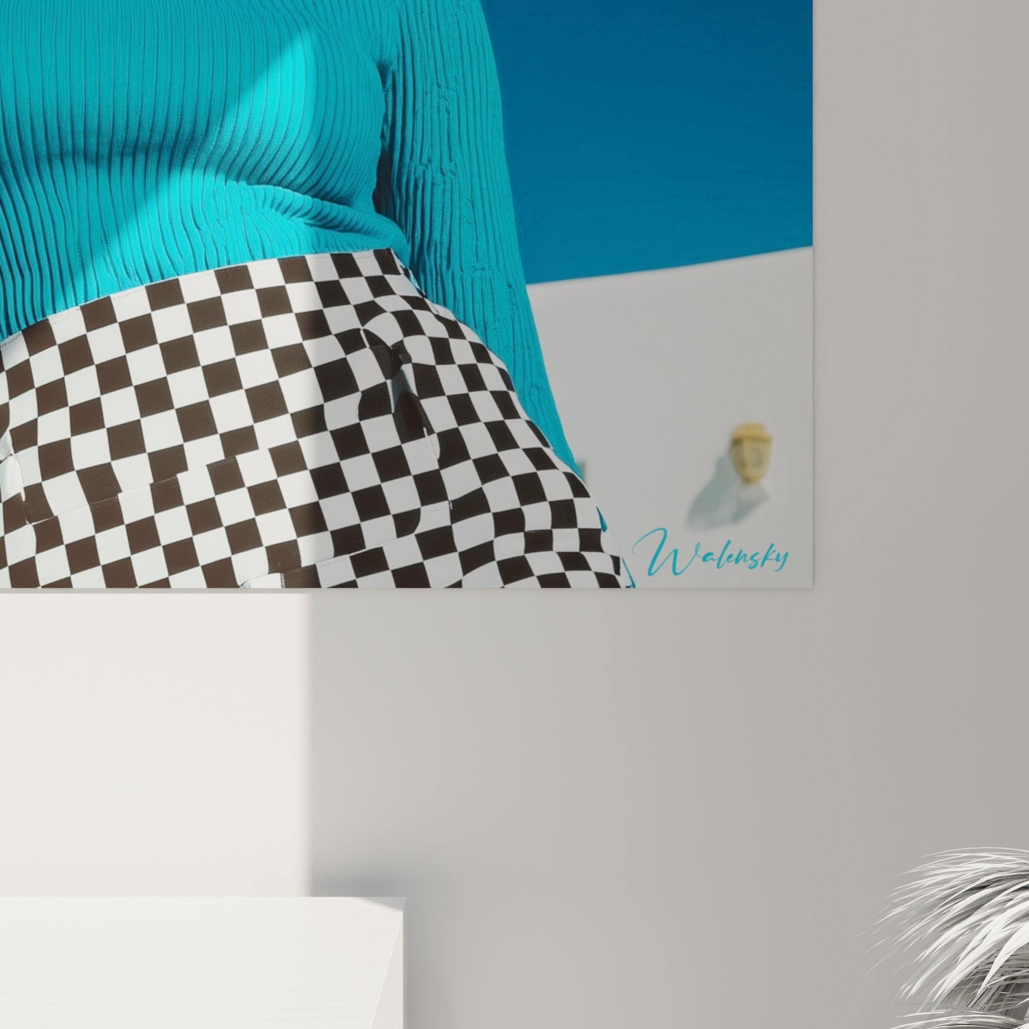 Détail de l'impression montrant le grain du pull turquoise côtelé et l'éclat du rouge à lèvres
