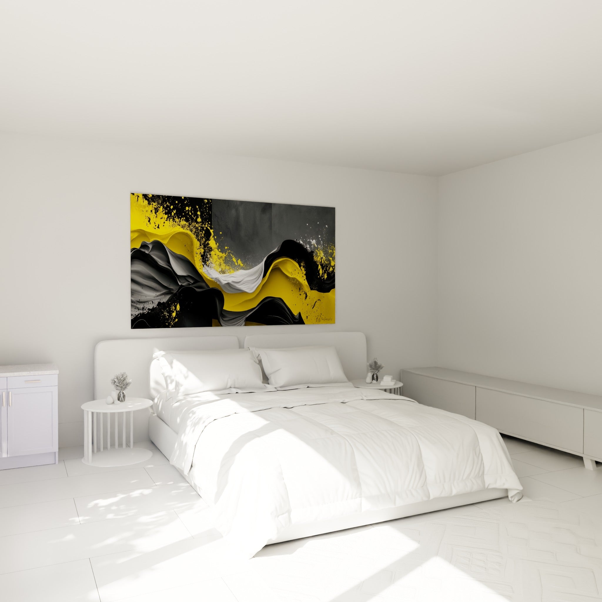 Formes ondulantes dorées et noires suspendues au-dessus d'un lit dans une chambre claire