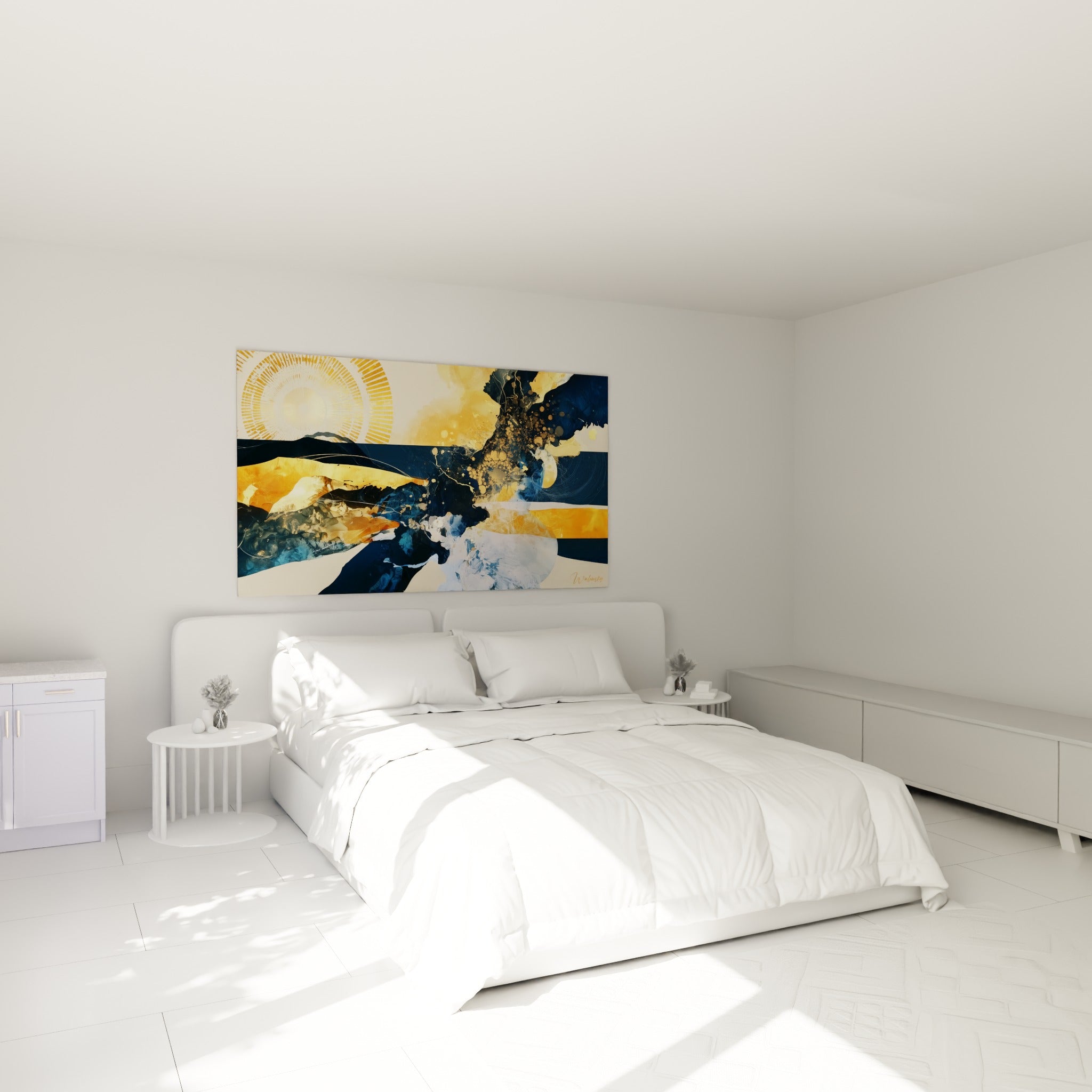 Explosion dorée et bleu marine aux formes minérales, accrochée au-dessus d'un lit dans une chambre claire