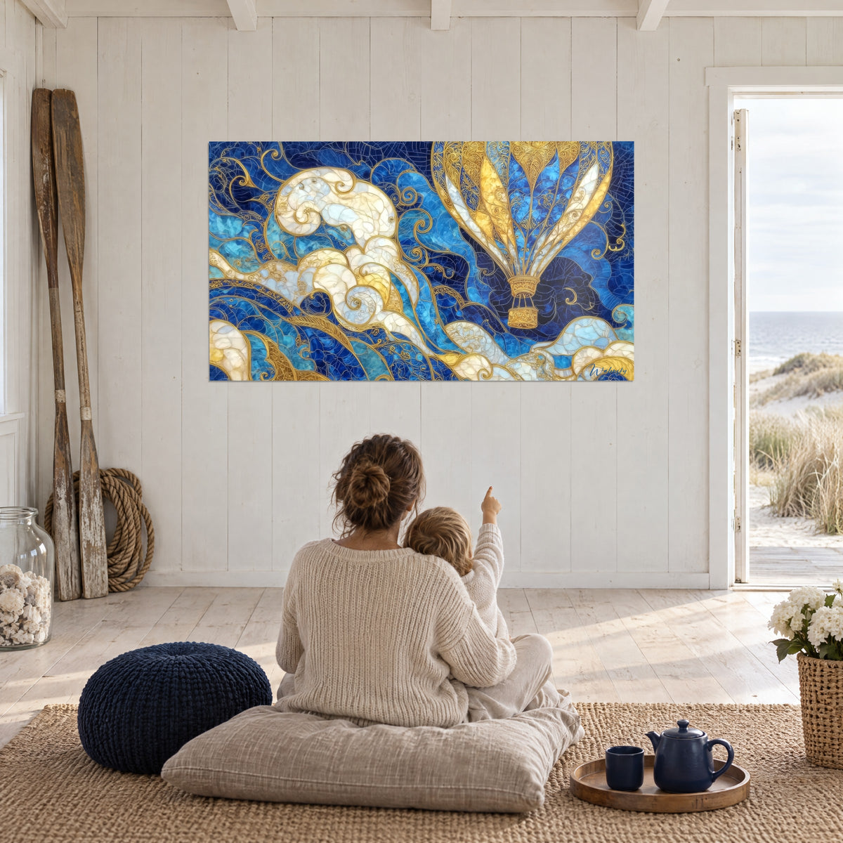 Gemälde kunstvoll gearbeitete Heißluftballon-Fahrt, leuchtendes Gold und Marineblau, Mutter und Kind von hinten auf einem Kissen sitzend, zur weißen Wand gewandt