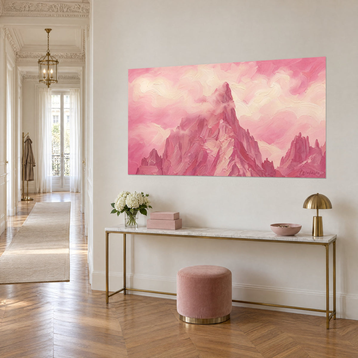 Quadro ago di granito rosa vivo che emerge da nuvole bianche e morbide, vista di tre quarti, consolle dorata, parquet haussmanniano
