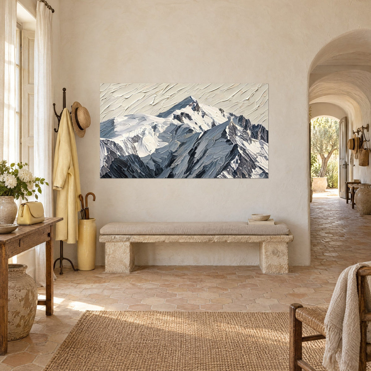 Cuadro cumbre del Mont Blanc pintada con espátula, aristas antracita y nieve marfil, vista en diagonal en una masía provenzal