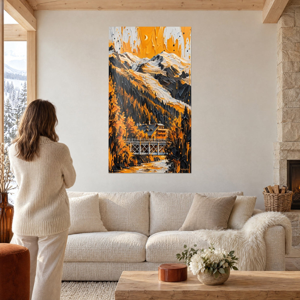 Gemälde Alpenhütte unter goldenem Halbmond, schwarze und ockerfarbene Tannen, Frau von hinten, über einem Sofa in einem hellen Wohnzimmer