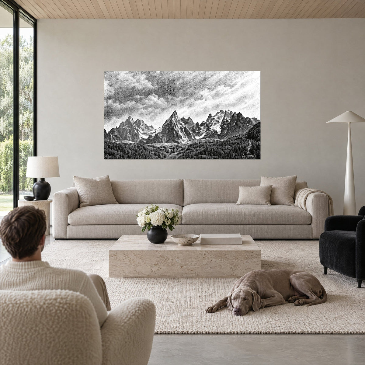 Gemälde Felsnadeln in punktierter Gravur, schwarz-weißer Himmel voller Wolken, über einem Sofa in einem hellen Wohnzimmer