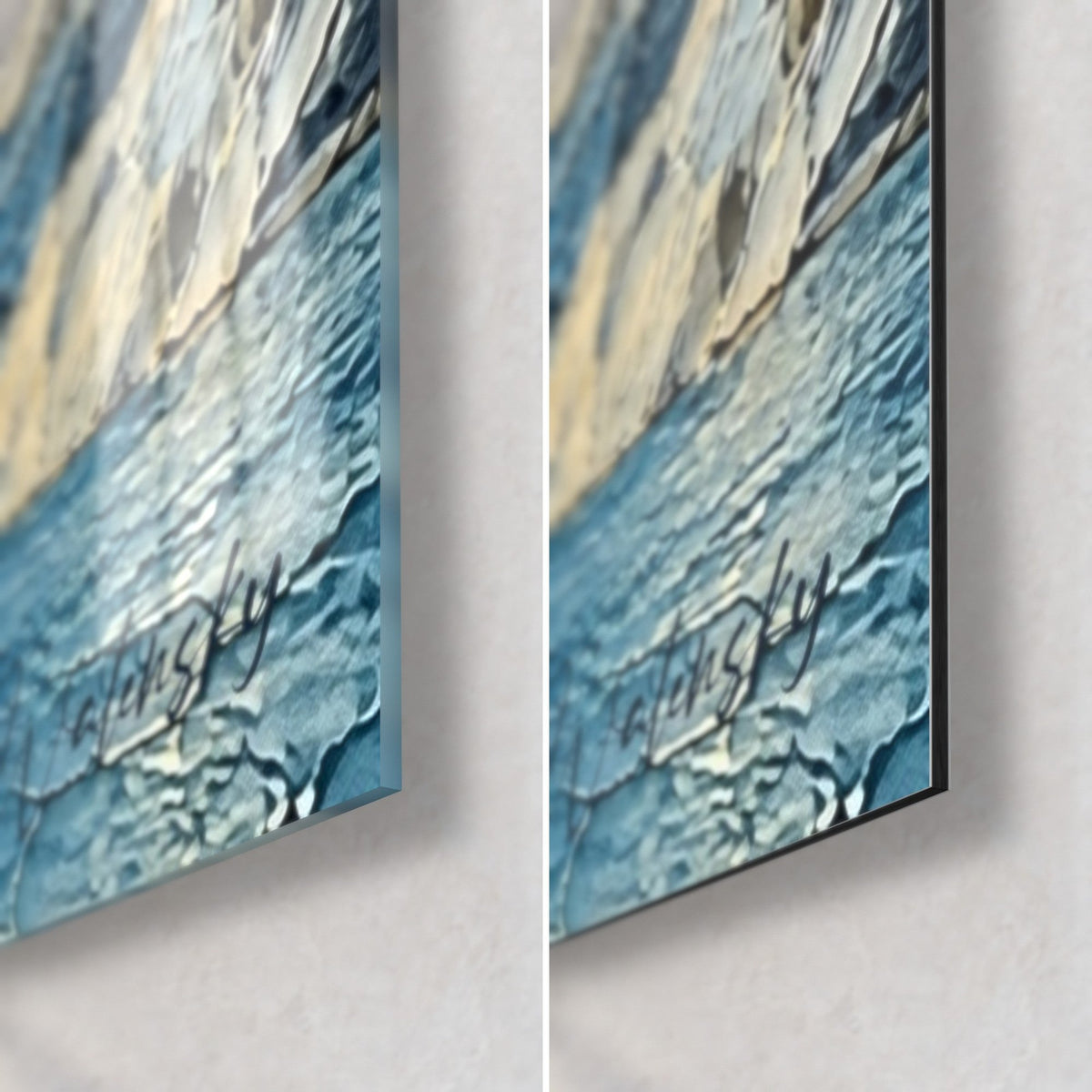 Gemälde blauer Alpensee mit strukturierten Wellen und goldener Signatur, untere rechte Ecke aus glänzendem Glas und mattem Dibond
