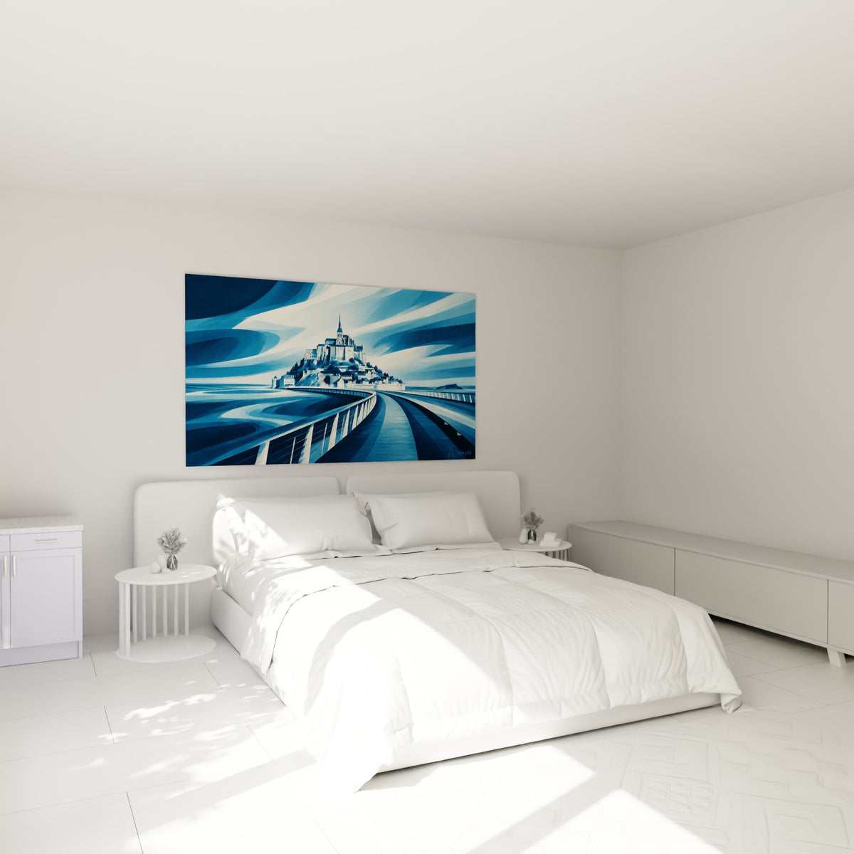 Flèche gothique du Mont-Saint-Michel en bleu marine et blanc, toile accrochée au-dessus d'un lit dans une chambre claire