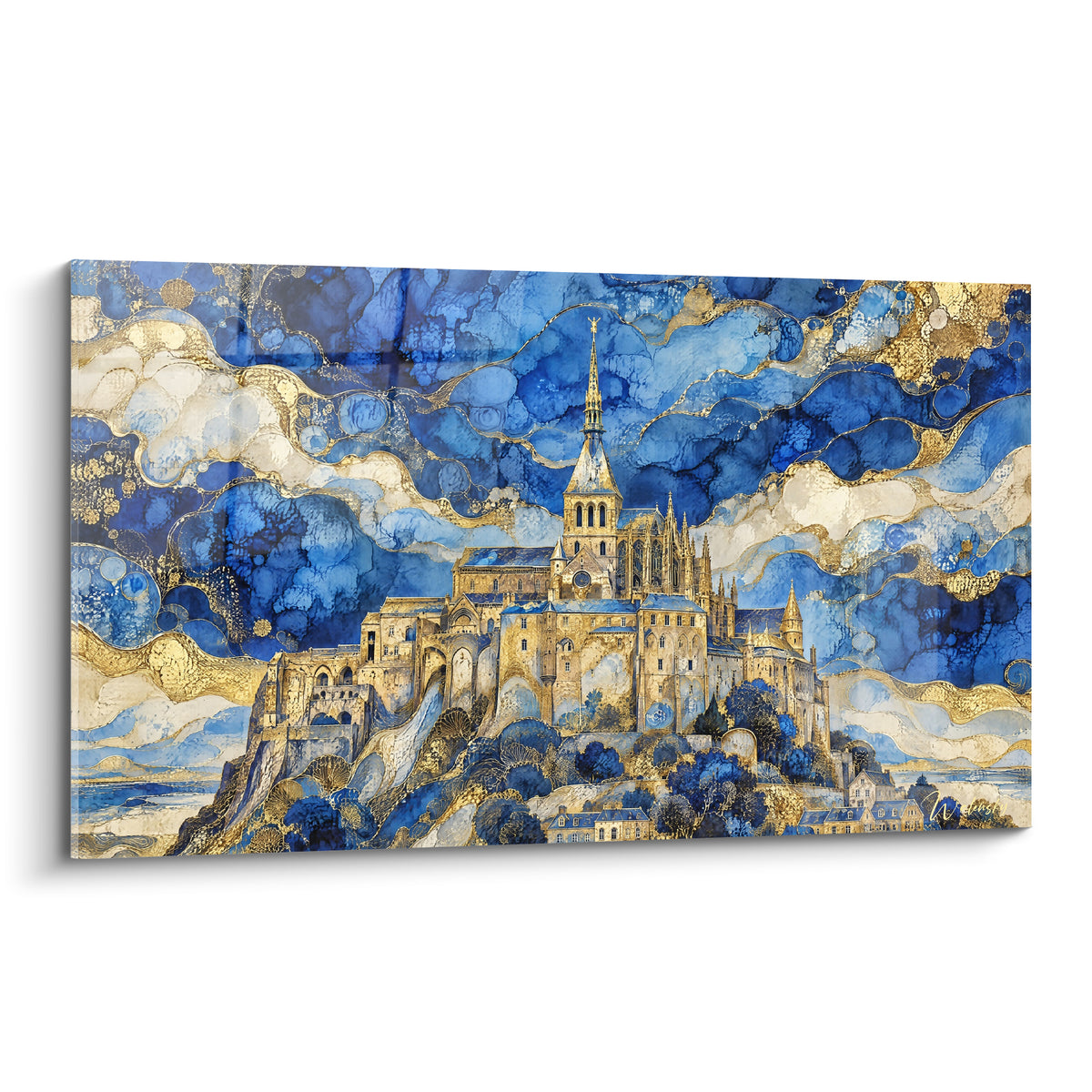Abbaye du Mont-Saint-Michel en bleu marine et doré, flèche gothique sous un ciel tourbillonnant peint