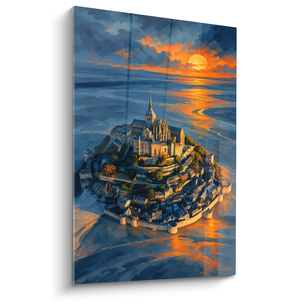 Mont-Saint-Michel bleu marine et orange au coucher du soleil, abbaye détaillée sur îlot rocheux