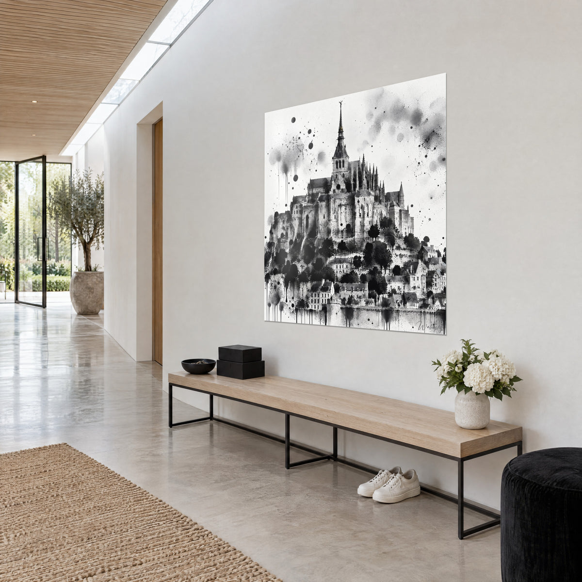Schilderij Mont-Saint-Michel in grijze en zwarte waterverf, wallen, leien daken en inktstrepen, lichte gang in driekwart aanzicht
