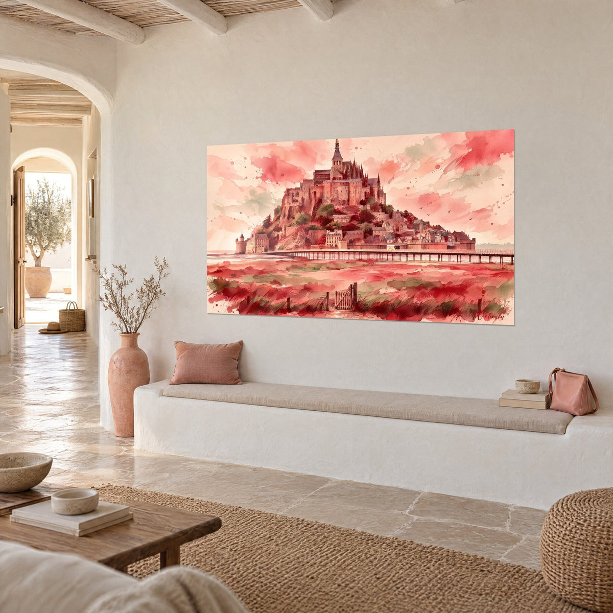 Quadro di Mont-Saint-Michel rosa corallo sulla sua roccia, cielo macchiato di verde salvia, appeso in una casa mediterranea
