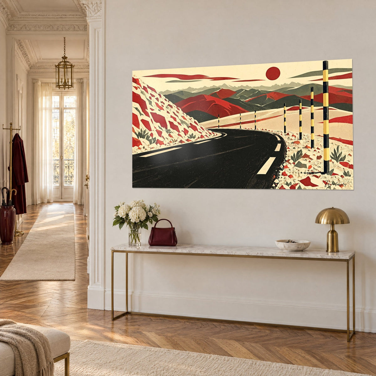 Cuadro curva cerrada de betún oscuro bordeada de balizas amarillas y negras, colinas rojas y crema, en una pared de pasillo de estilo haussmanniano