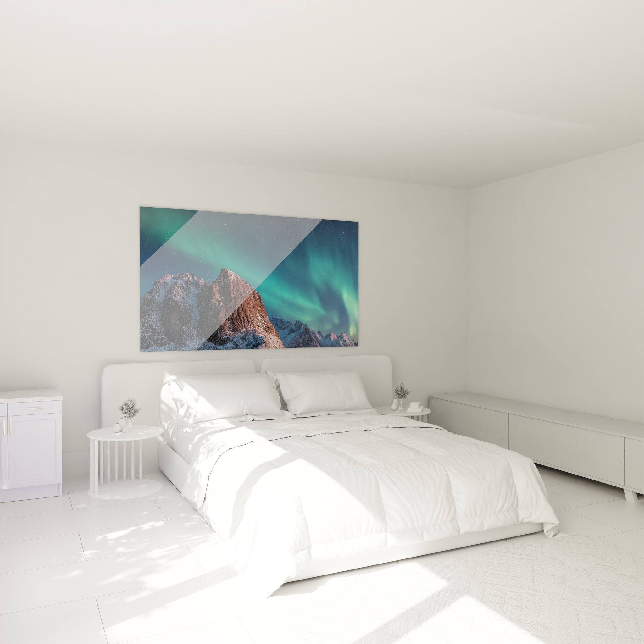 Ambiance chambre avec tableau montagne aurore boréale au-dessus du lit - décoration intérieure nordique