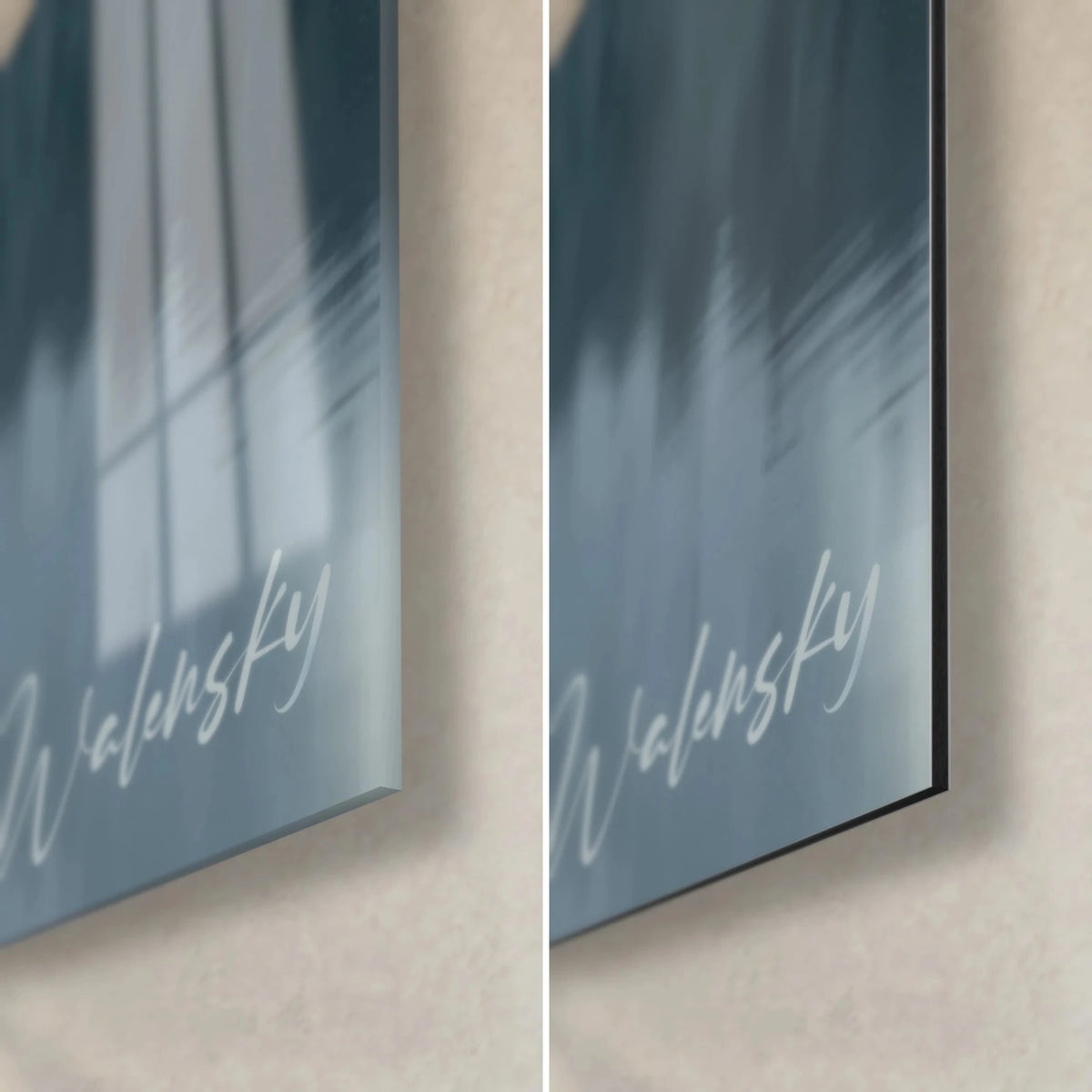 Tableau massif alpin blanc et bleu glacier, coin bas droit : verre acrylique brillant à gauche, alu Dibond mat à droite, tranche 3 mm