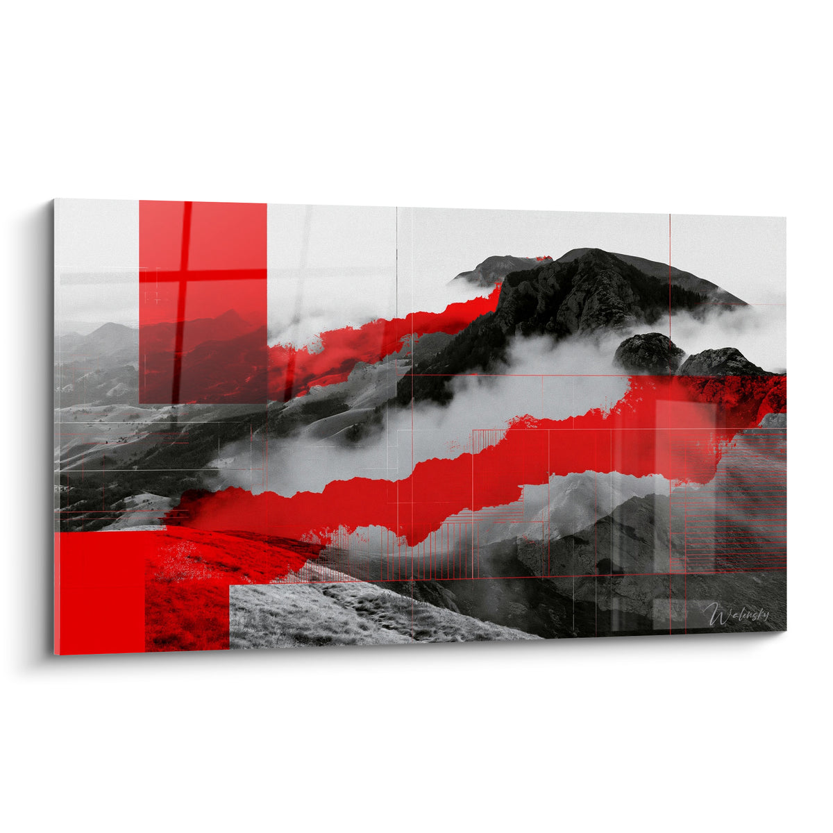 Crête montagneuse noire et rouge traversée d'une traînée écarlate dans la brume grise dense