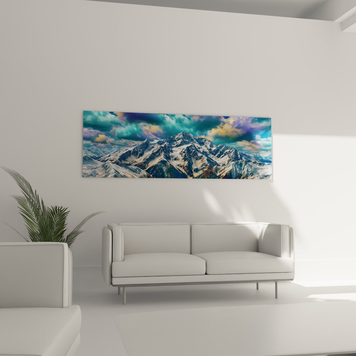Chaîne de montagnes blanches sous nuages violets au-dessus d'un canapé dans un salon lumineux