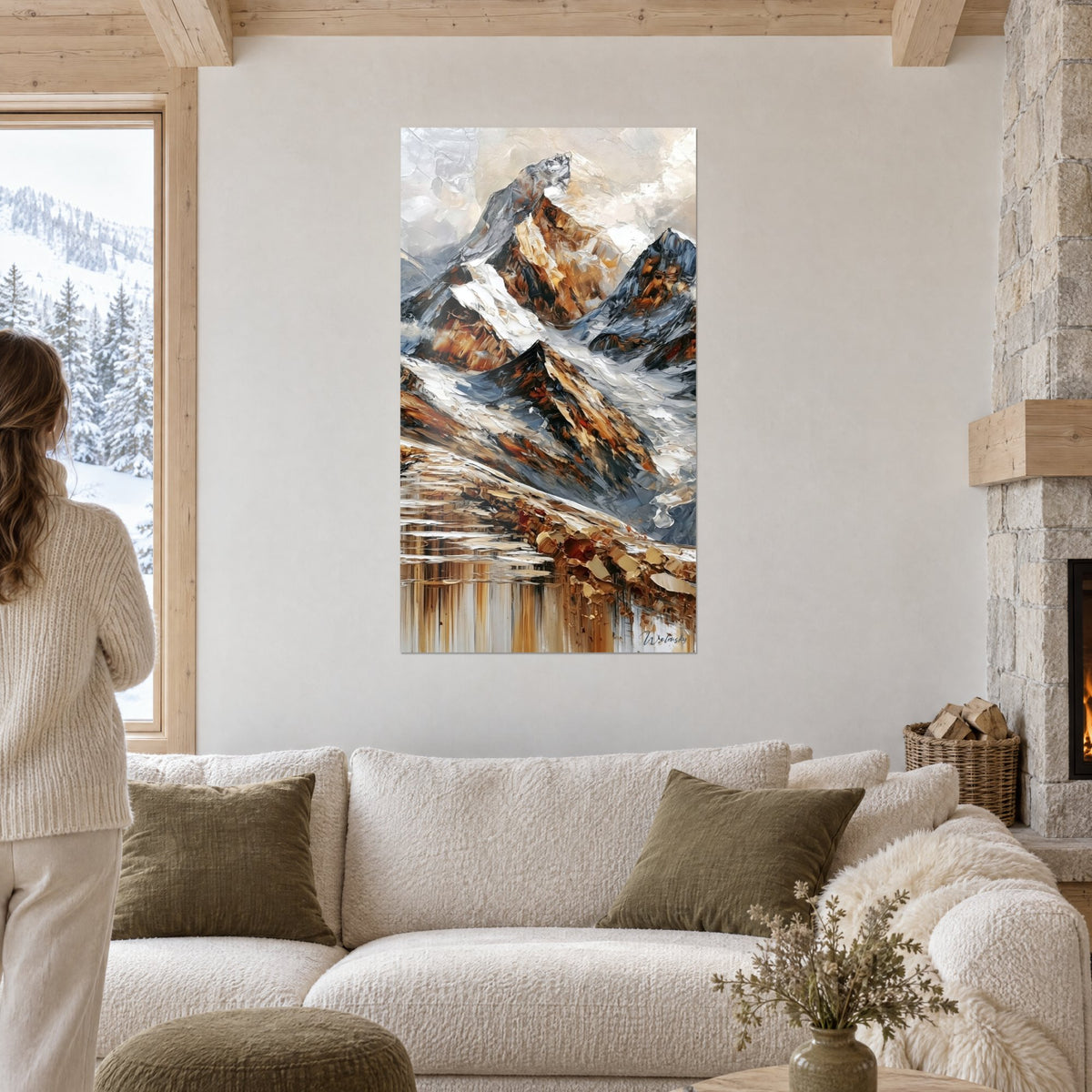 Cuadro Cima nevada en ocre y gris acero, empastes con espátula, sobre un sofá en un salón luminoso