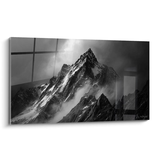 Schilderij Besneeuwde Berg - Majestueuze Rotsachtige Top - Zwart-wit landschapsedruk