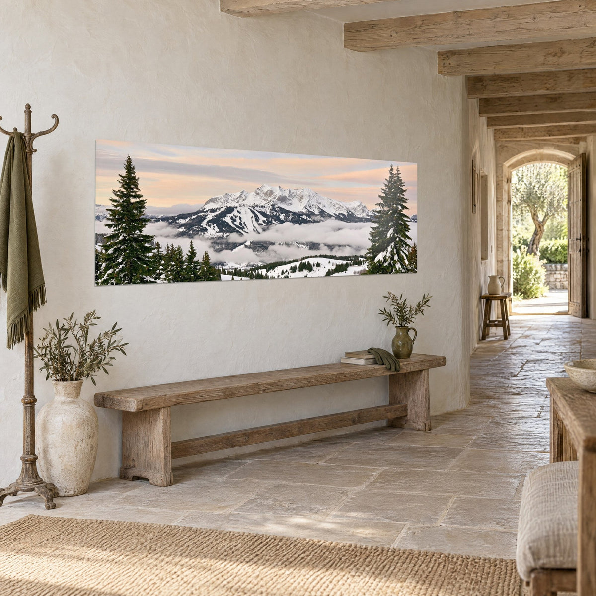 Tableau cimes blanches sous une aurore rose et orangée, deux sapins vert sombre sur les côtés, couloir en pierre claire