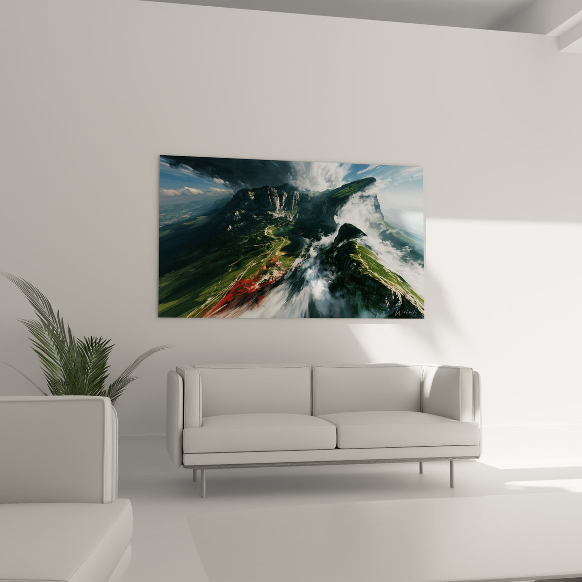 Relief montagneux vert et gris strié de blanc vaporeux, disposé au-dessus d'un canapé dans un salon lumineux.