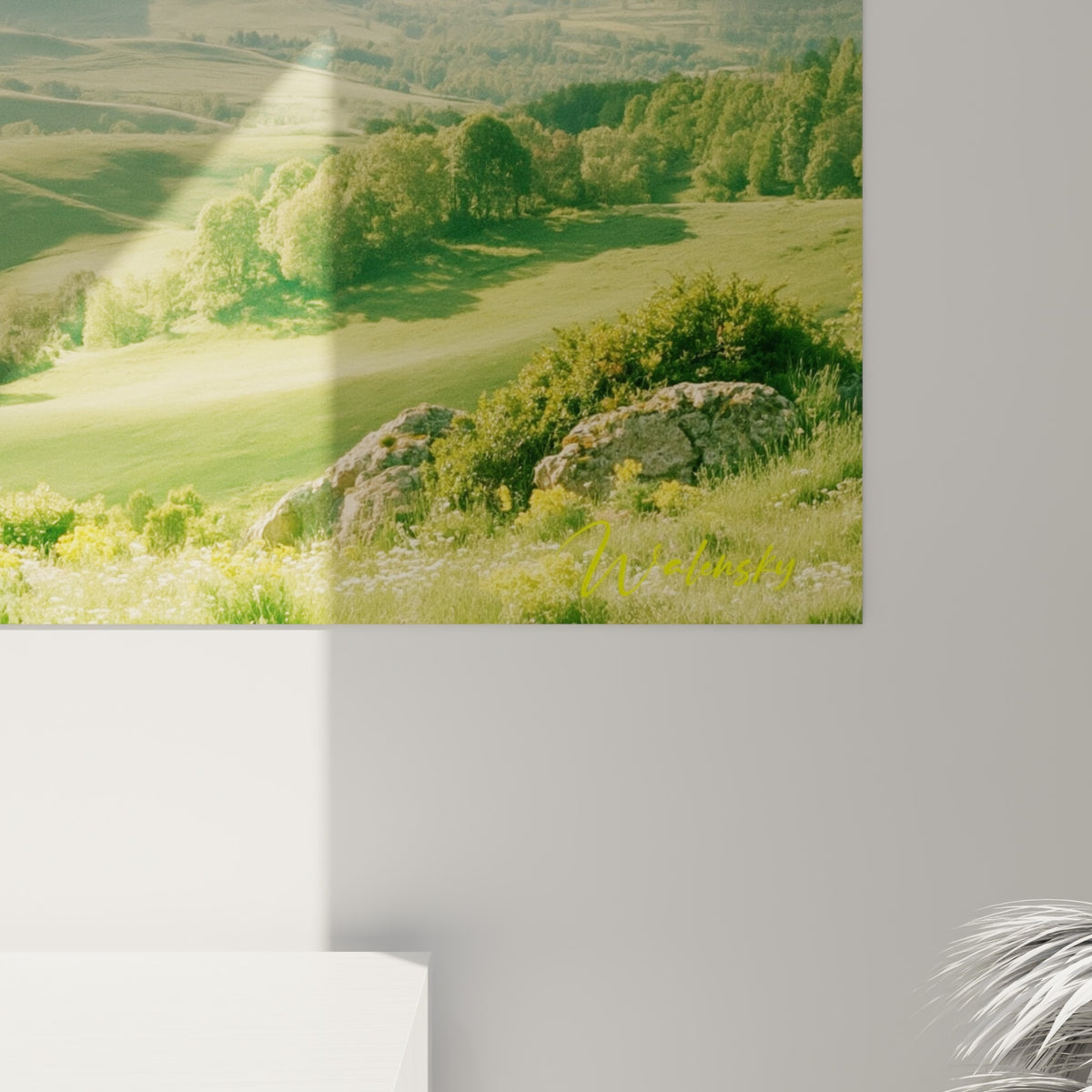 Détail des nuances vertes et dorées, texture douce évoquant l'aquarelle sur la toile accrochée