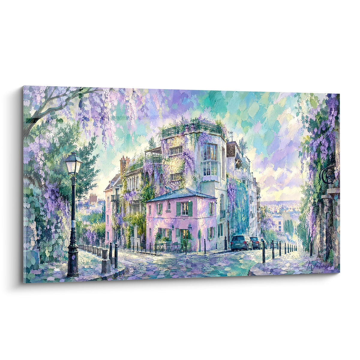 Maison rose et glycines violettes dominent cette ruelle pavée aux teintes vert menthe et lilas.