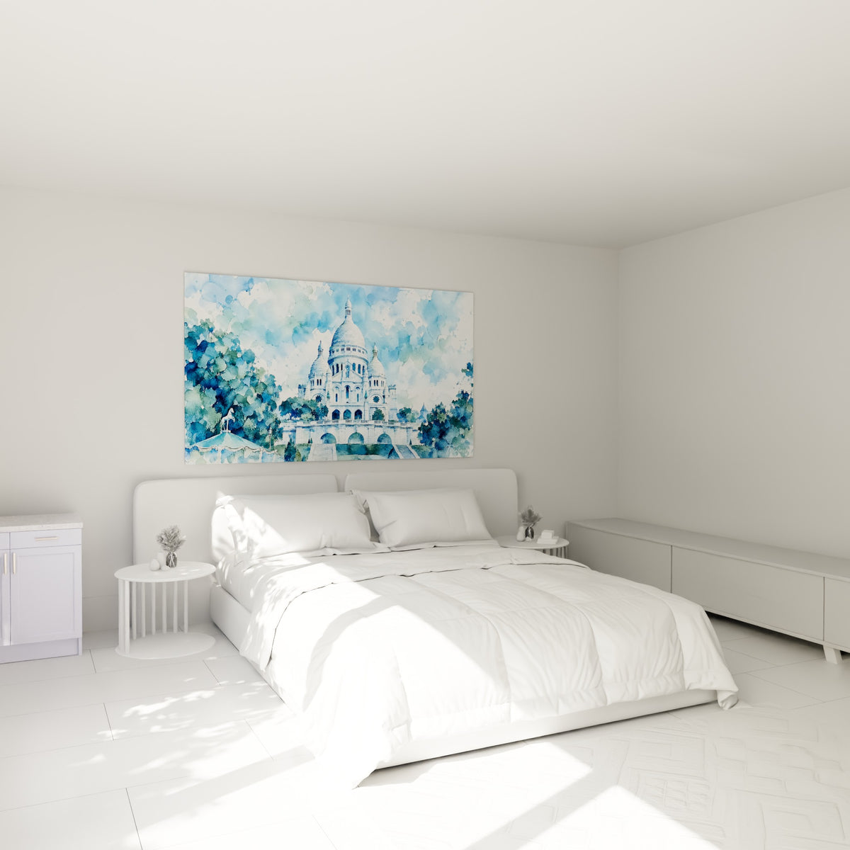 Monument parisien blanc entouré de verdure, bleu ciel et vert sauge, au-dessus d'un lit dans une chambre claire