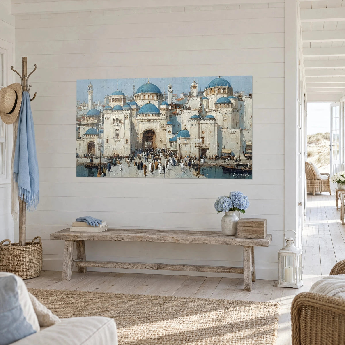 Quadro città orientale a pittura a spatola, minareti bianchi e cupole blu sotto un cielo pallido, vista di tre quarti, atrio luminoso