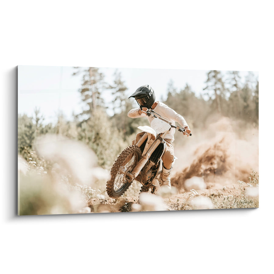 Tableau Motocycliste blanc et beige sur piste sablonneuse - Envolée de poussière - Edition Moto cross