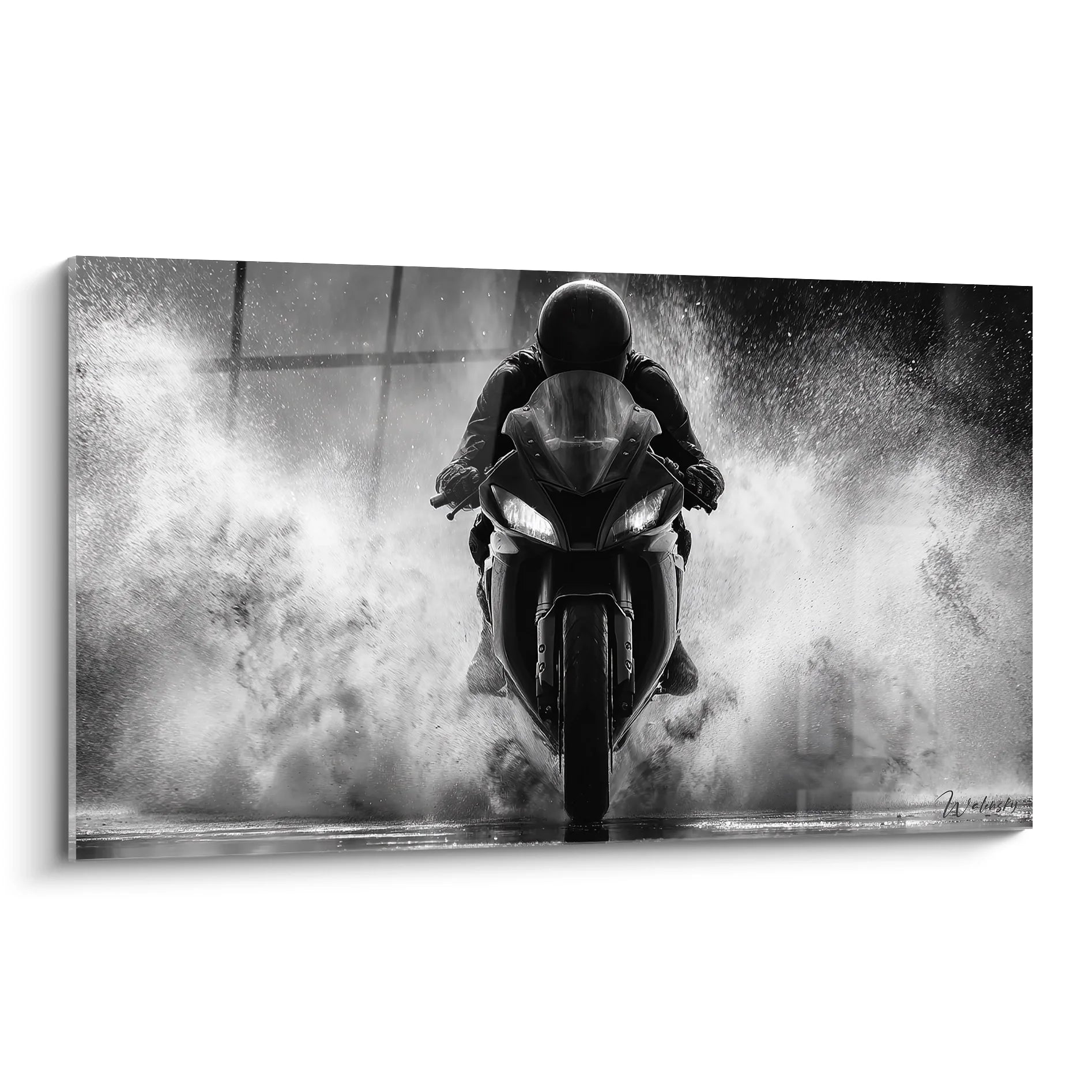 Tableau moto sport noir et blanc avec pilote en action et projections d'eau spectaculaires