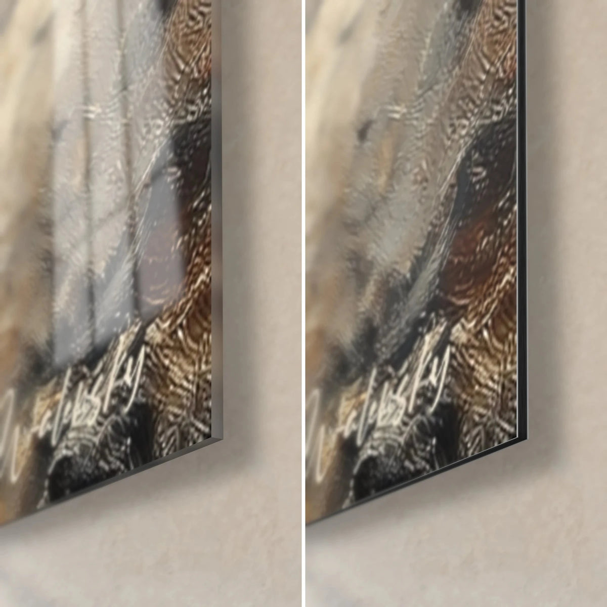 Tableau pilote de moto en casque et lunettes, coin bas droit, coups de pinceau bruns et beiges, verre brillant et Dibond mat