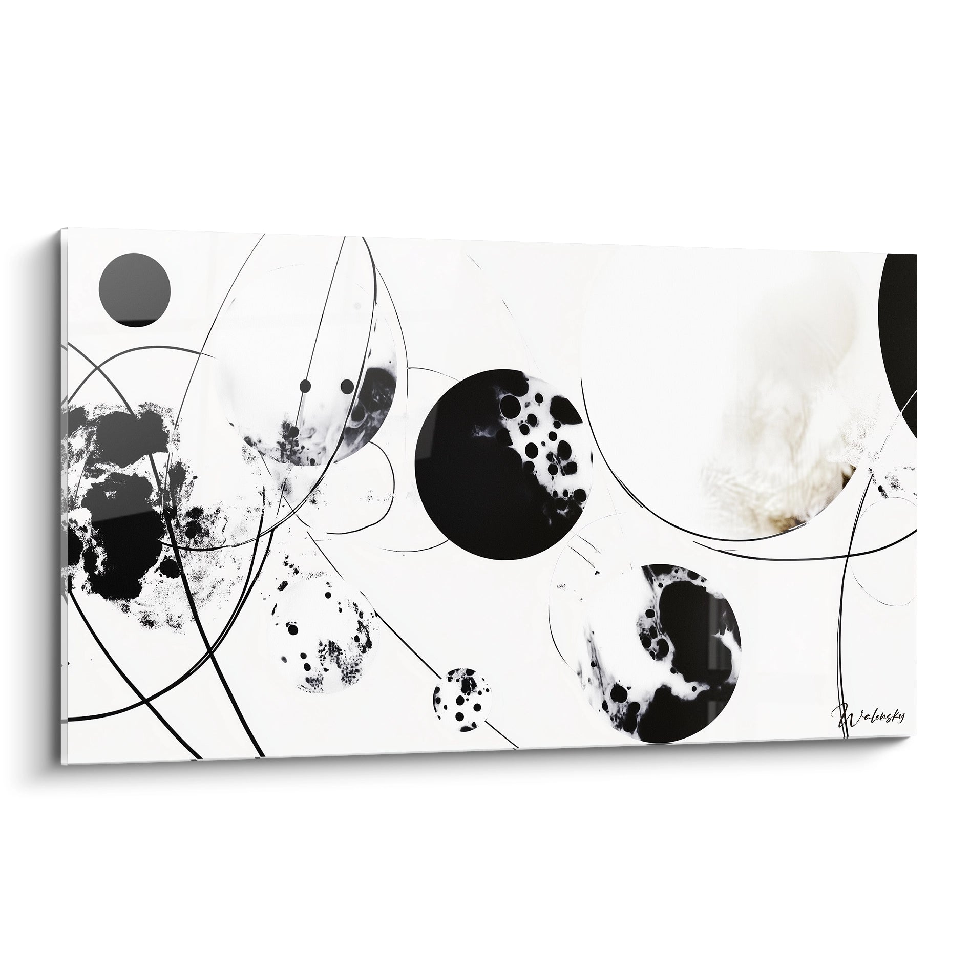 Tableau tacheté noir et blanc de Walensky avec des motifs abstraits et des cercles variés