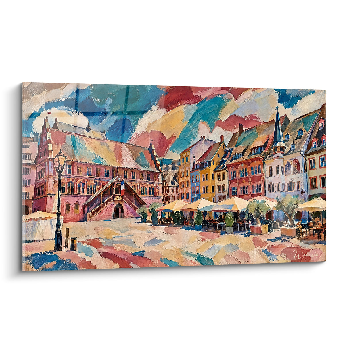 Place alsacienne peinte en rose saumon et bleu pétrole, façades à colombages et terrasses animées