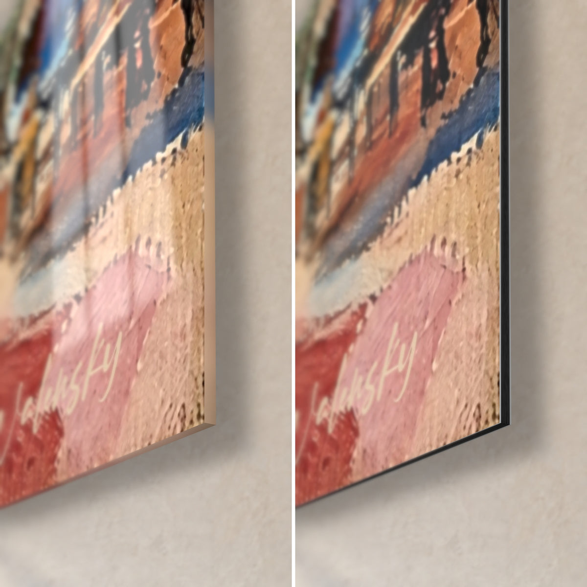 Empâtements de peinture en rose poudré et bleu pétrole révélant le grain texturé de la façade alsacienne