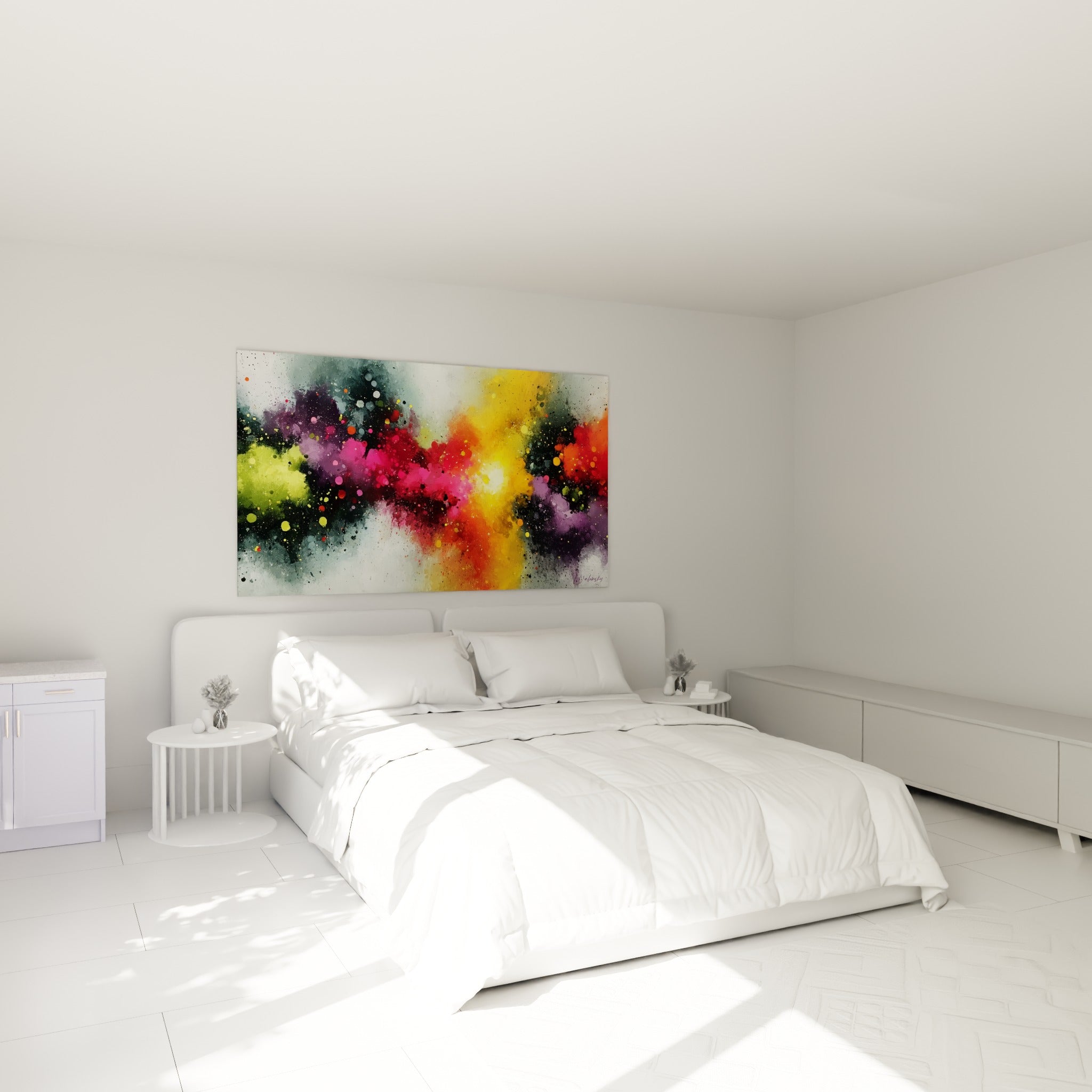 Éclaboussures multicolore abstrait rouge et doré accrochées au-dessus d'un lit dans une chambre claire