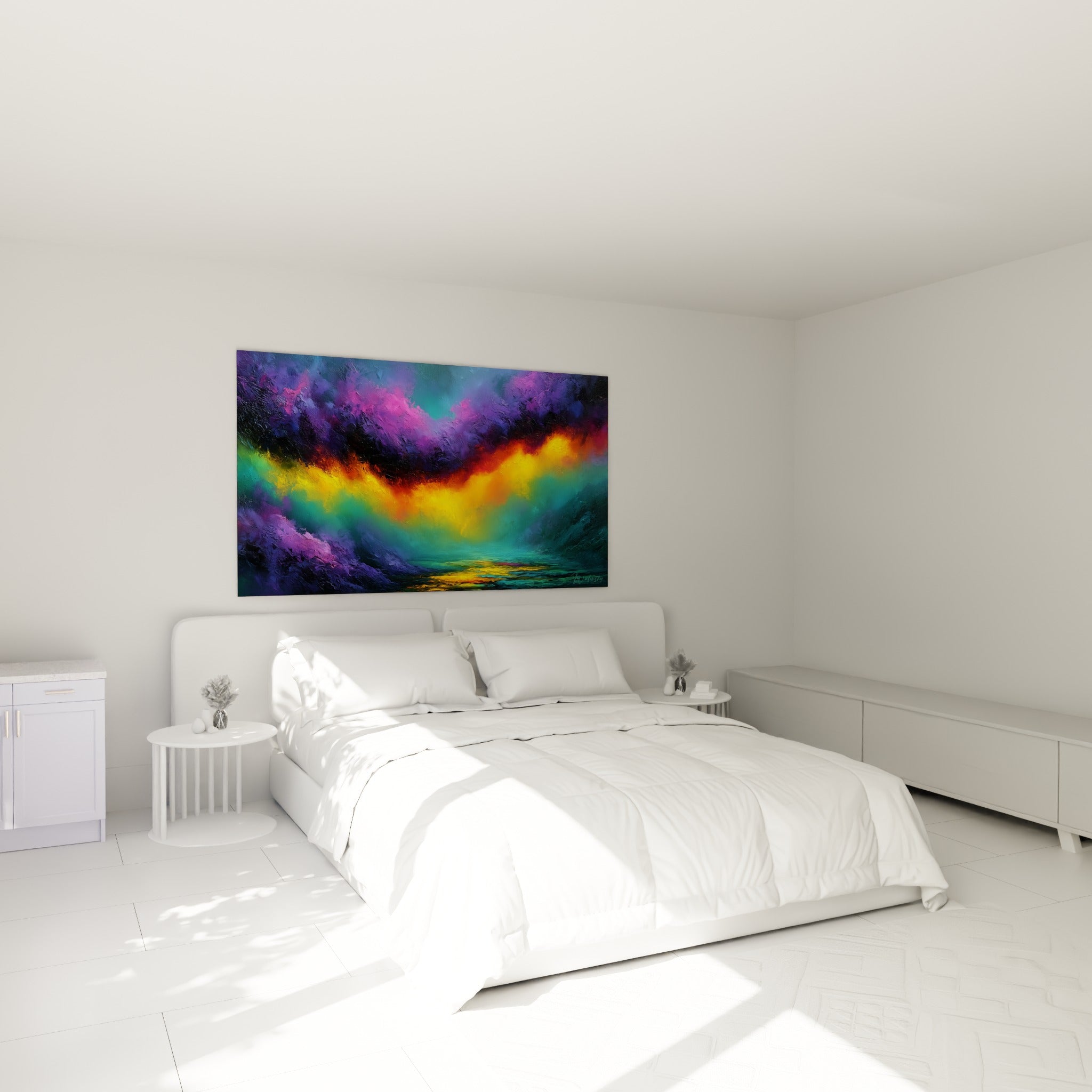 Éclat jaune et violet du tableau Multicolore abstrait, accroché au-dessus d'un lit dans une chambre claire