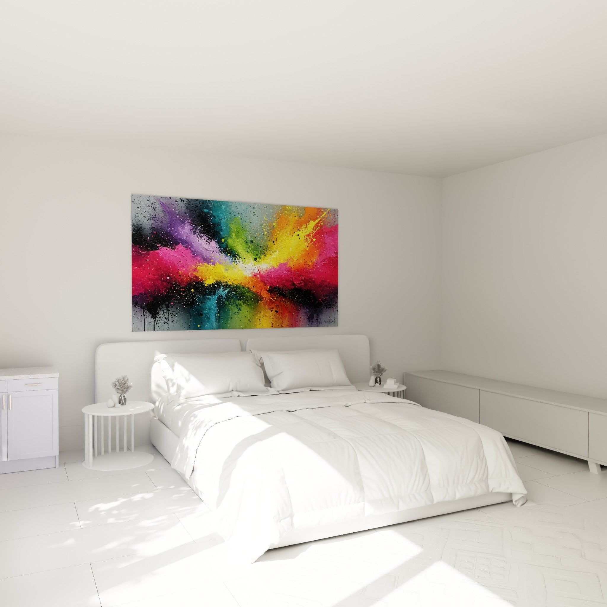Éclats roses et jaunes de ce tableau multicolore abstrait au-dessus d'un lit dans une chambre claire