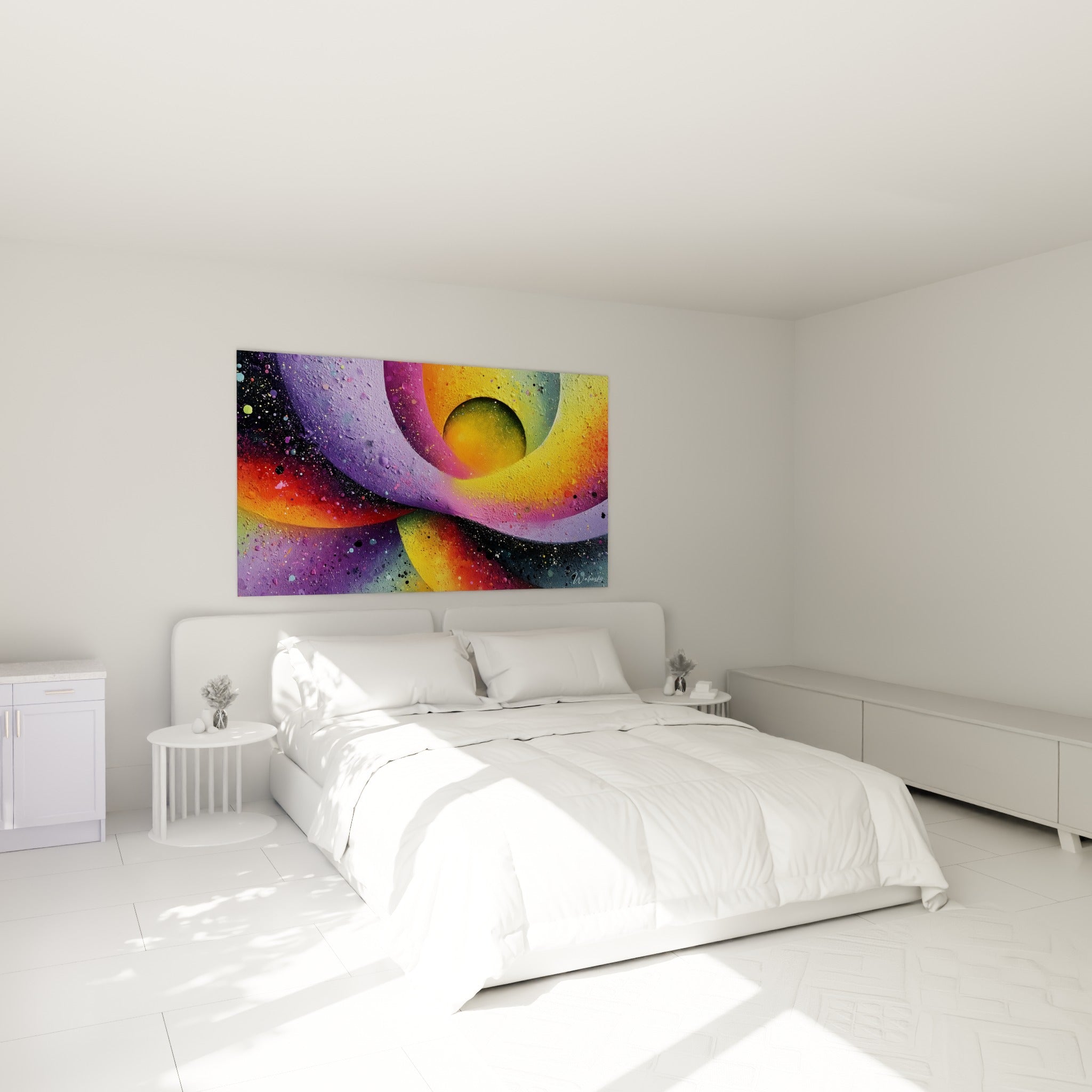 Tourbillon violet et doré du tableau Multicolore abstrait, au-dessus d'un lit dans une chambre claire