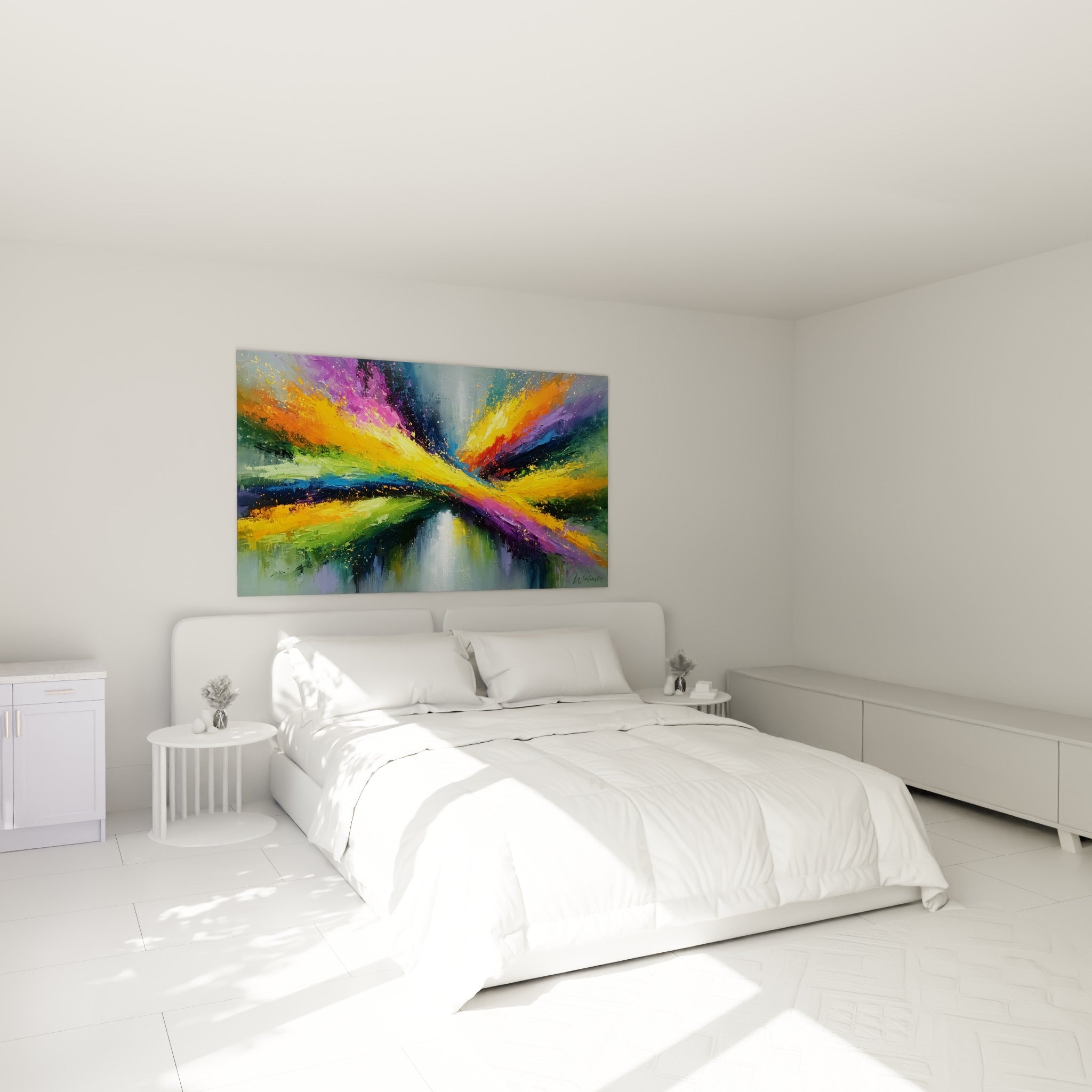 Jaillissement orangé et violet du tableau multicolore abstrait au-dessus d'un lit dans une chambre claire