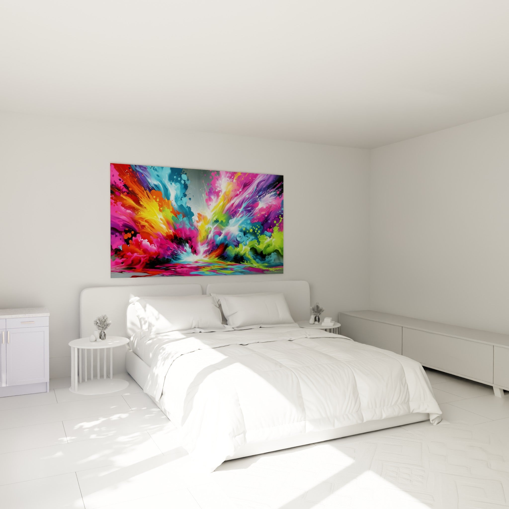 Jaillissement multicolore rose et vert accroché au-dessus d'un lit dans une chambre claire
