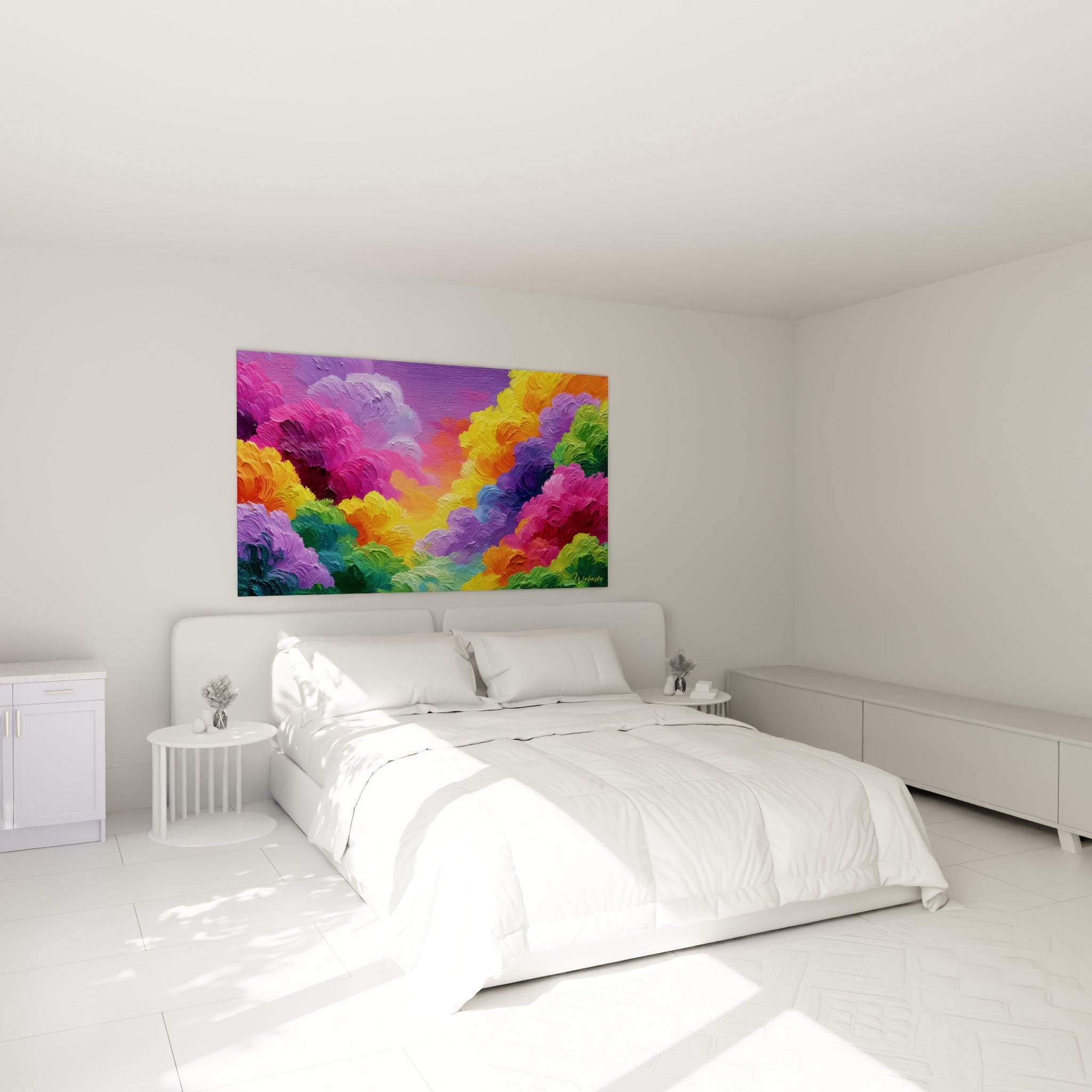 Massifs colorés violet et orangé du tableau Multicolore abstrait au-dessus d'un lit dans une chambre claire