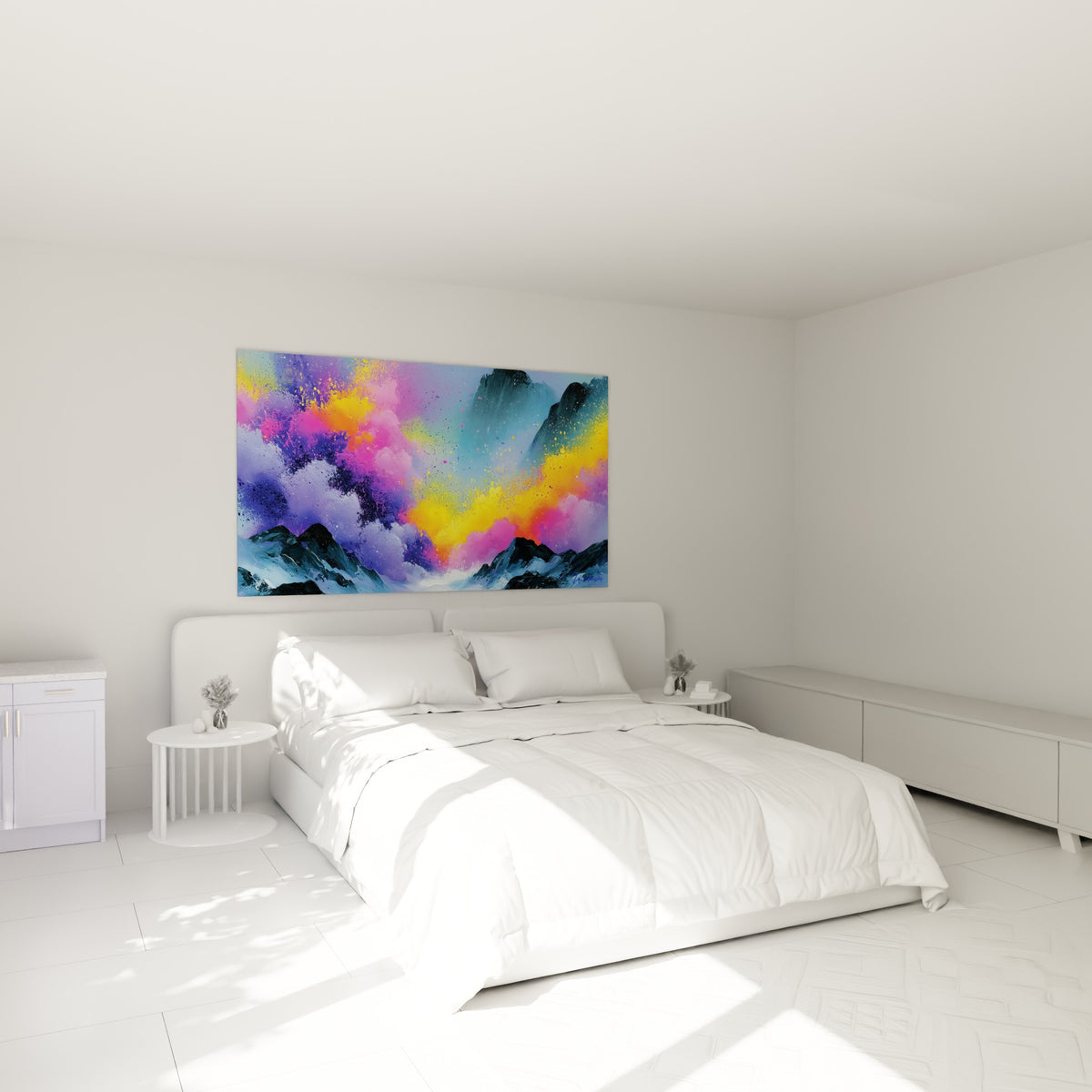 Sommets anthracite et explosion dorée du tableau multicolore abstrait au-dessus d'un lit dans une chambre claire