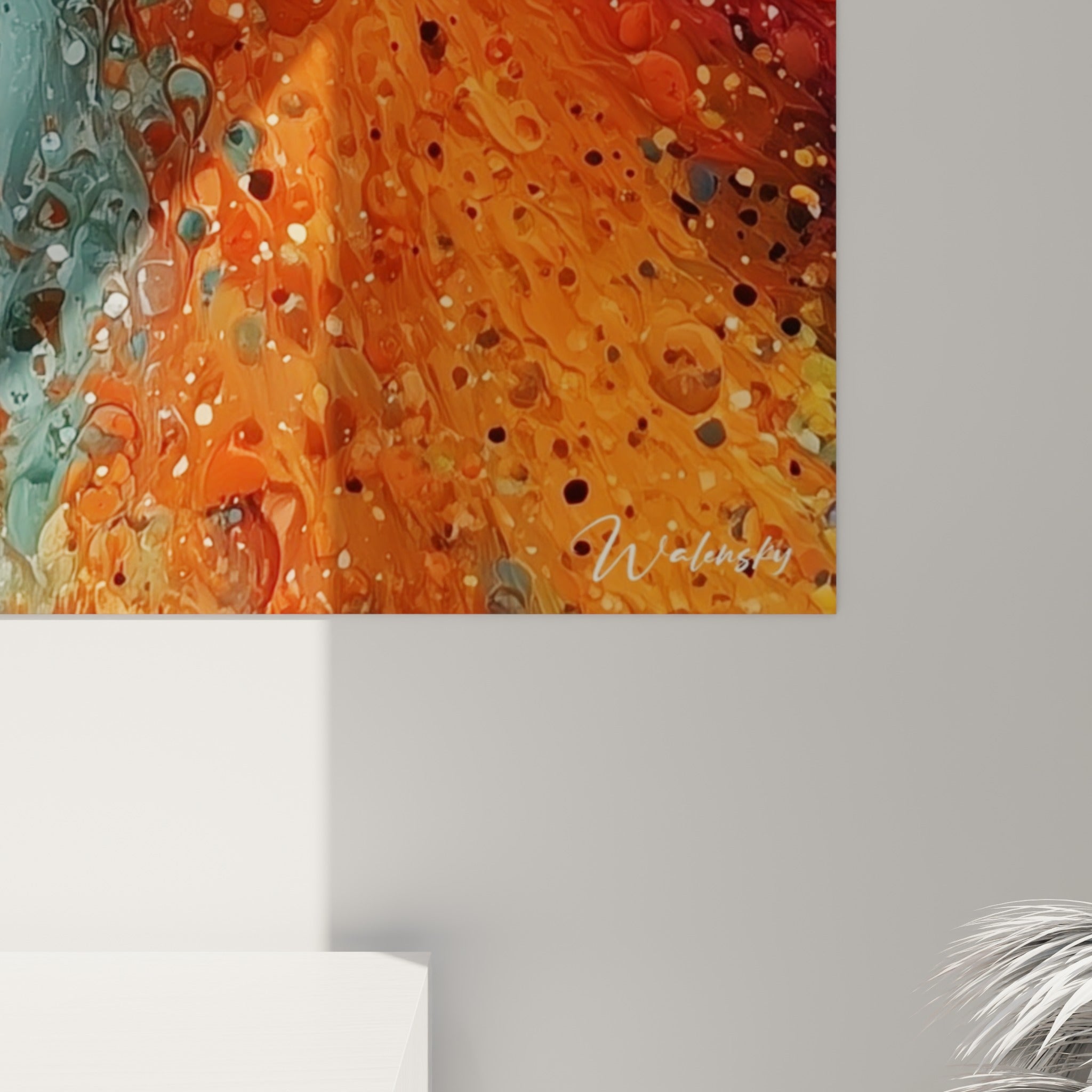 Matière épaisse et bulles de peinture orange, dorée et sarcelle visibles en gros plan sur la toile