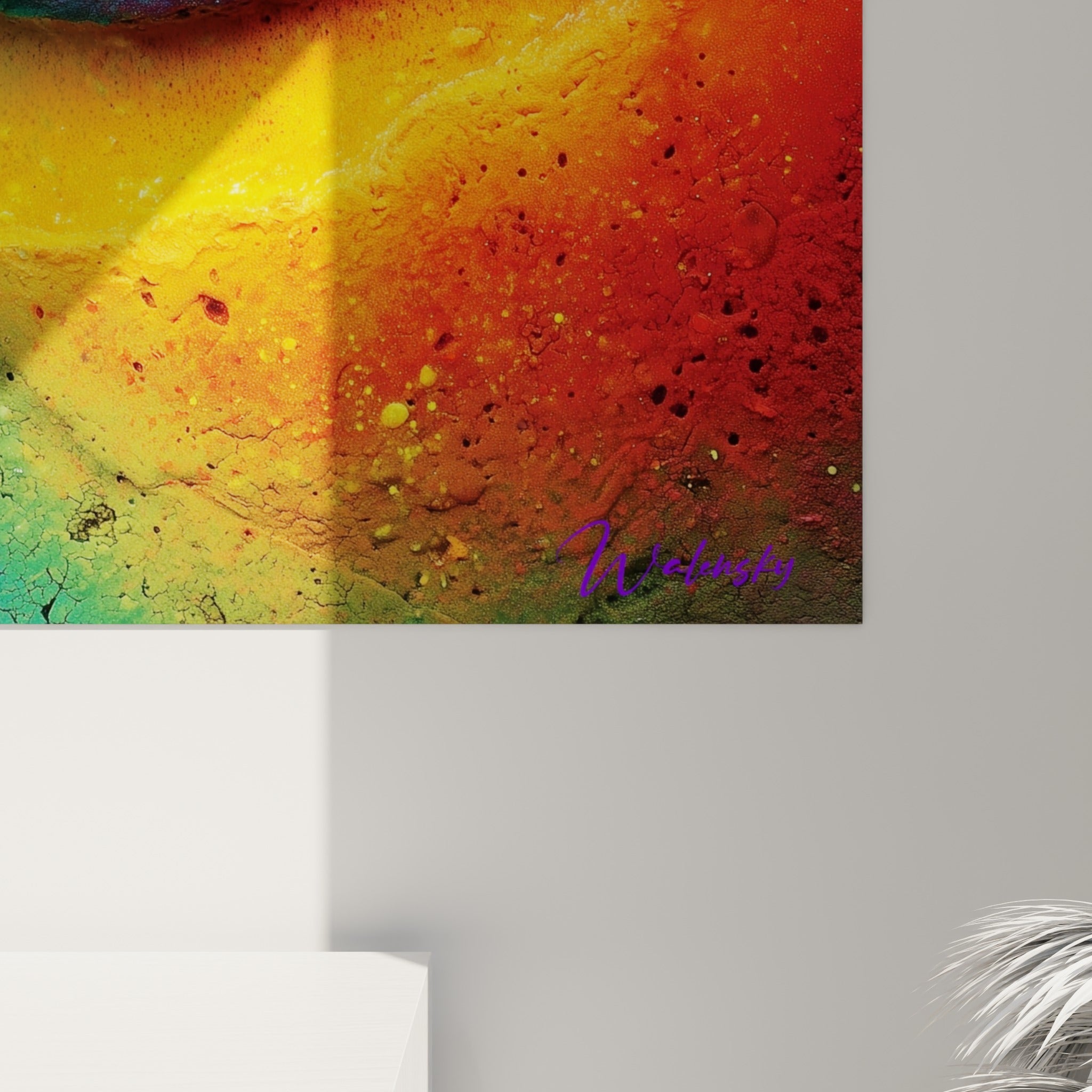 Relief minéral craquelé où l'orangé rencontre le turquoise, grain texturé du tableau Multicolore abstrait accroché