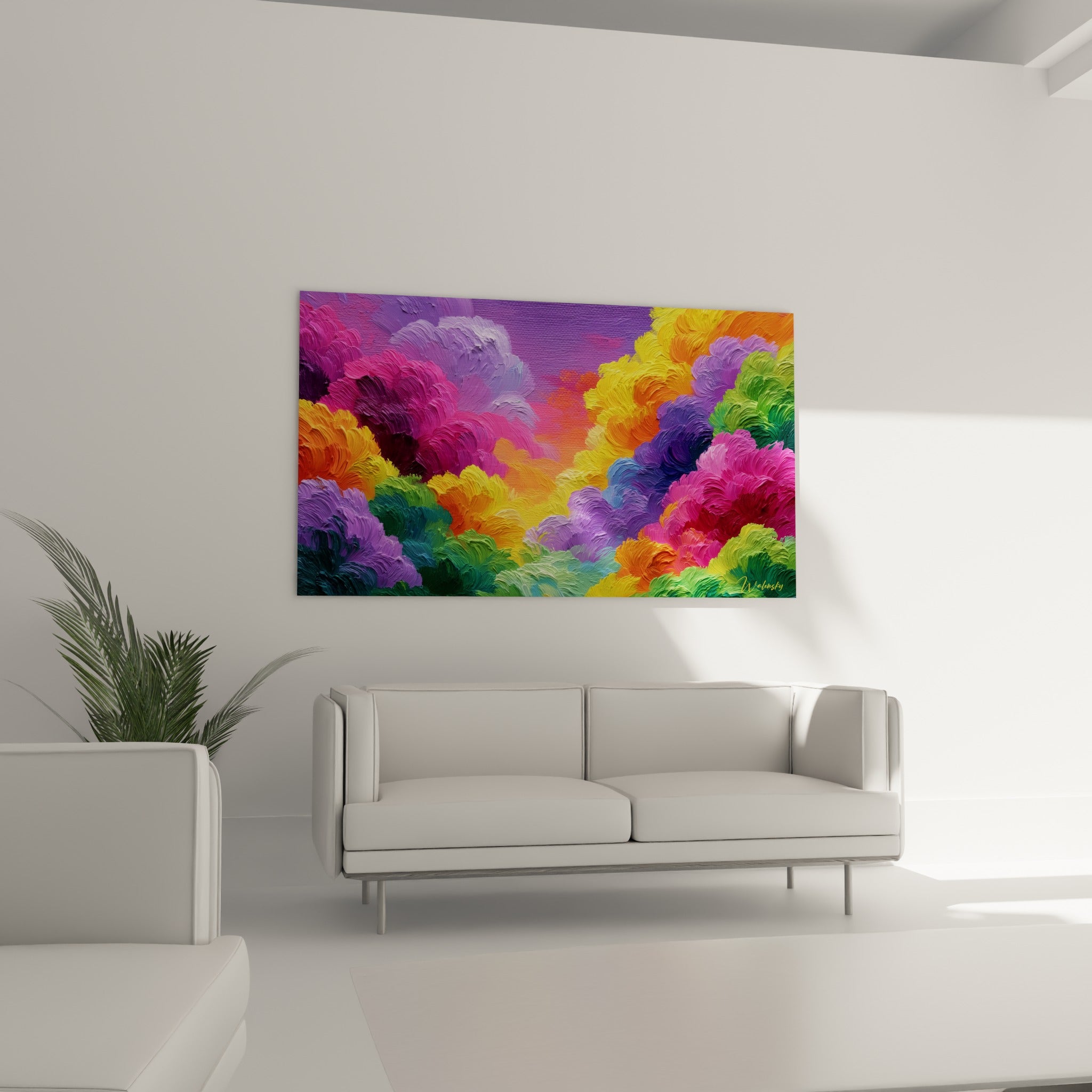 Touffes fuchsia et vertes du tableau Multicolore abstrait au-dessus d'un canapé dans un salon lumineux