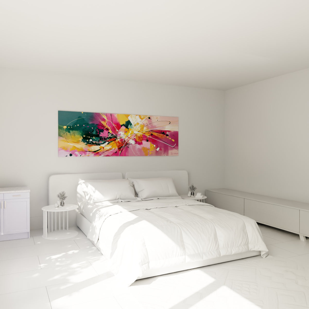 Composition abstraite rose vif et anthracite accrochée au-dessus d'un lit dans une chambre claire