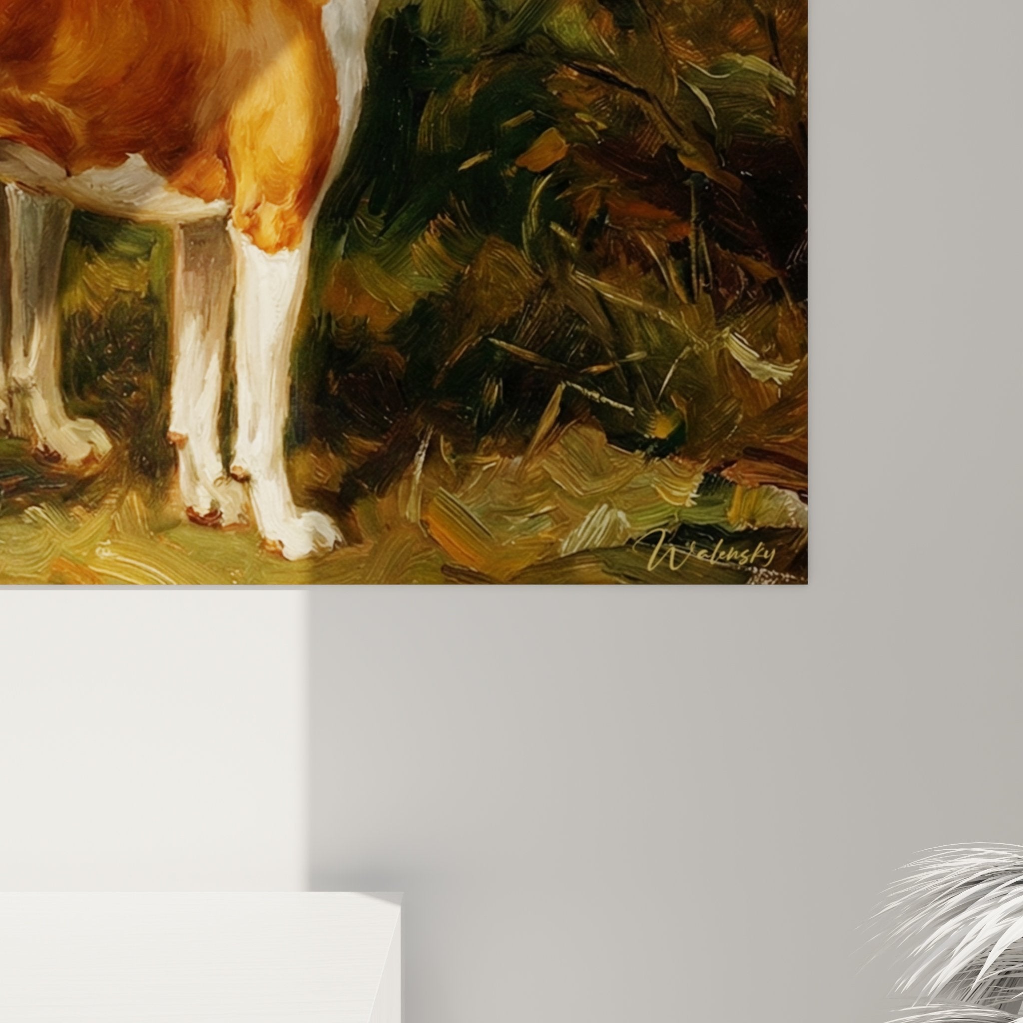 Vue d'ensemble du tableau mural Basenji dans un intérieur contemporain aux tons naturels