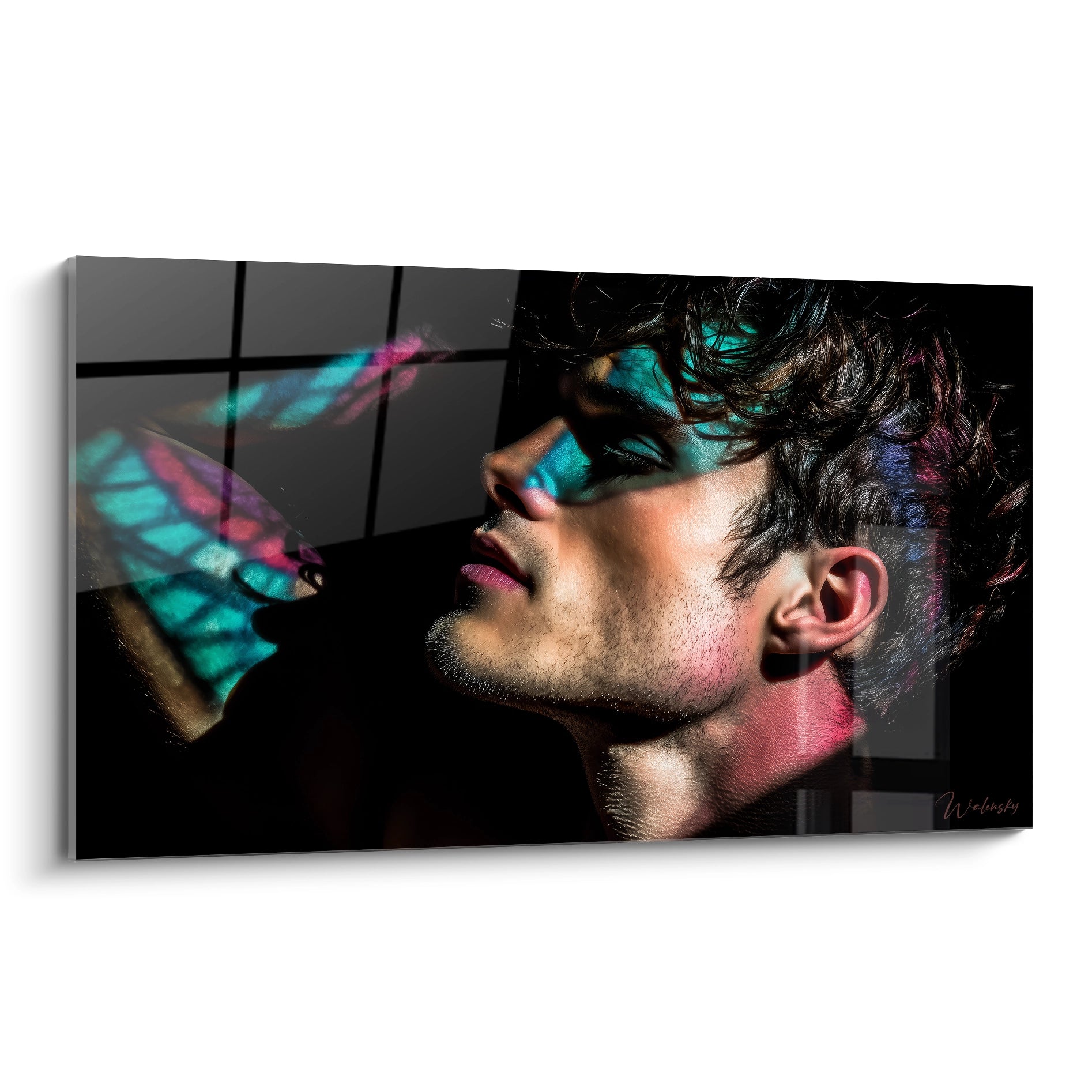 Tableau mural homme moderne présentant un portrait artistique avec des ombres colorées et des jeux de lumière
